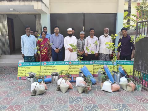 পারিবারিক পুষ্টি বাগান প্রদর্শনী মালামাল বিতরণ