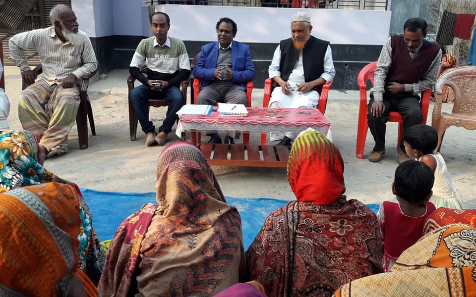 রাজস্ব খাতের আওতায় ২০১৮-২০১৯ অর্থবছরে স্থাপিত বোরো প্রদর্শনী ( চর-কামারখন্দ ডিএই রাজস্ব গ্রুপ) সরেজমিনে পরিদর্শন করেন, পরিচালক (Incitu) জনাব মোঃ মতিয়ার রহমান (এডি, বগুড়া অঞ্চল বগুড়া), এডিডি পিপি সিরাজগঞ্জ, এ সময় আরো উপস্থিত ছিলেন ইউএও কামারখন্দ, এসএপিপিও, সংশ্লিষ্ট এসএএও এবং ডিএই দলের সকল ও অন্যান্য কৃষক/কৃষানী বৃন্দ। পরিচালক মহোদয়, কৃষি কার্ডের মাধ্যমে বিতরণকৃত প্রদর্শনীর উপকরণ ও কৃষক টাকা পেয়েছেন কিনা এবিষয়ে সরাসরি মাঠ পর্যায়ে তদারকি করেন। কৃষক ফজলুল করিম ও জহুরুলের সাথে কথা বলেন এবং তাদের কে বিভিন্ন দিক নির্দেশনা ও প্রশ্নের উত্তর প্রদান করেন। ব্লক: জামতৈল, কামারখন্দ, সিরাজগঞ্জ।