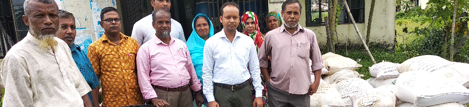 প্রদর্শনীর উপকরন বিতরন