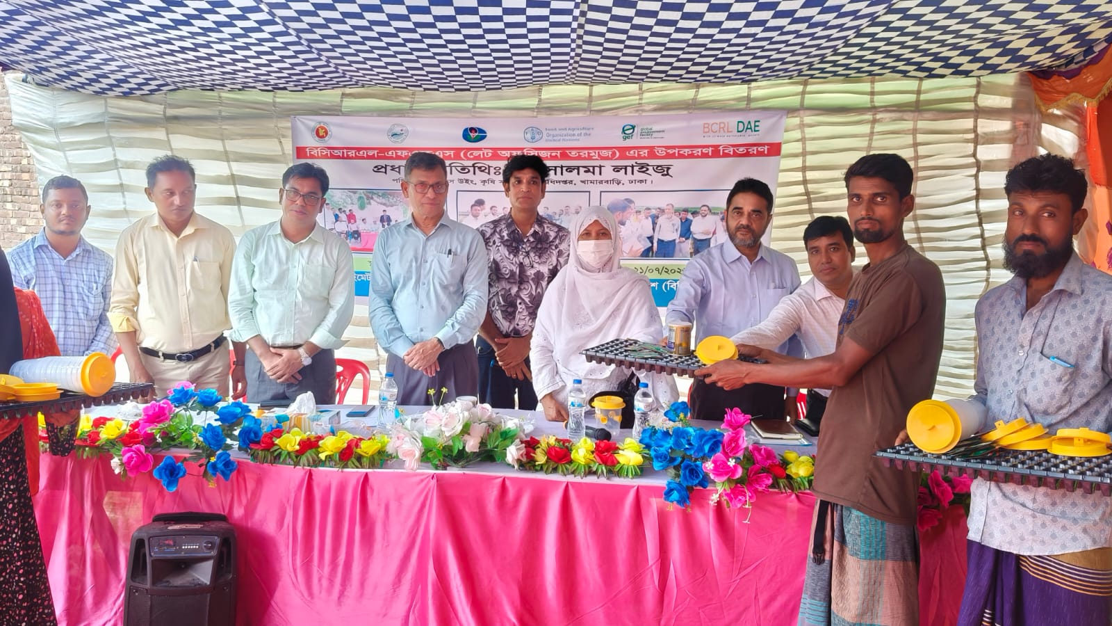 দরগাতলা গ্রামে রাইচ ট্রান্সপ্লান্ট দিয়ে রোপনকৃত ছয় জন কৃষকের প্রণোদনার আওতায় আউশ ধান পরিদর্শন করেন ও বটিয়াঘাটা উপজেলায় বিসিআরএল প্রকল্পের আওতায় অফসিজন তরমুজের কৃষক মাঠ স্কুলে উপকরণ বিতরণ অনুষ্ঠানে