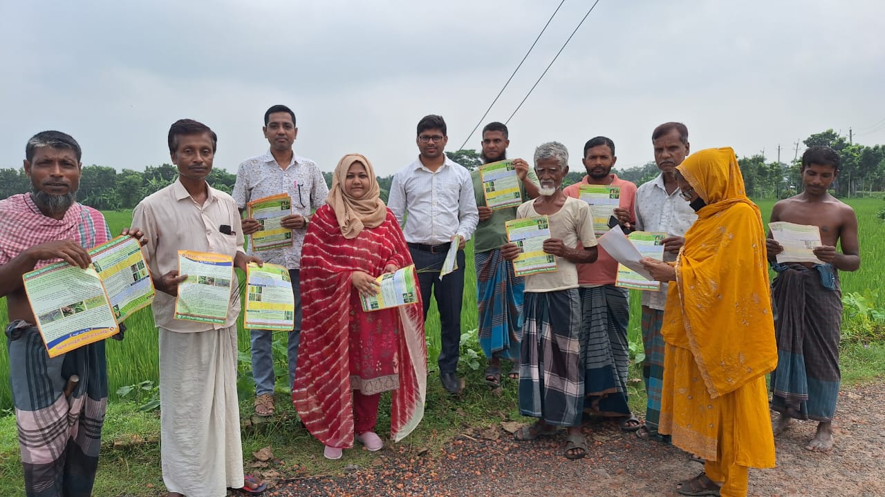 মাজরা পোকা, বাদামী ঘাস ফড়িং ও ইঁদুর দমনে ‍লিফলেট বিতরণ