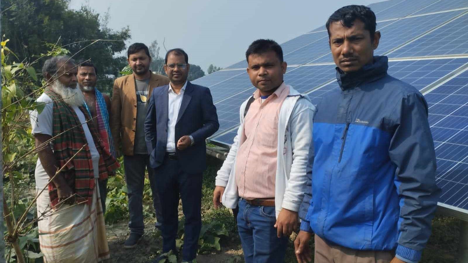 উপজেলা কৃষি অফিসার জনাব এস. এম. রাশেদুল হাসান এঁর মাঠ পরিদর্শন