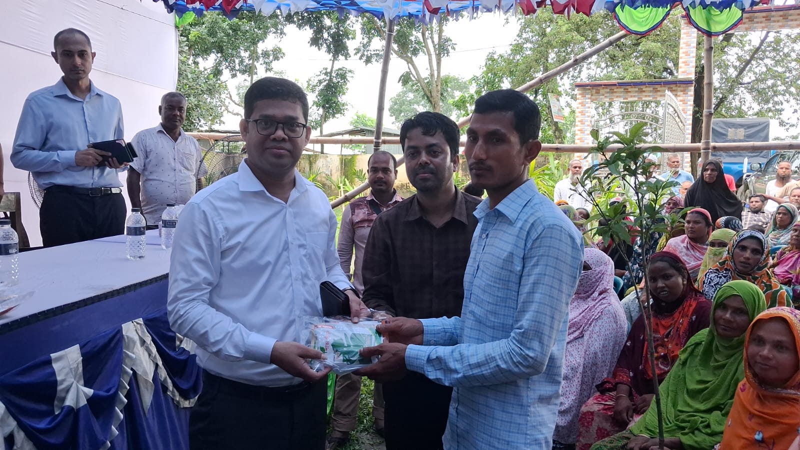 কৃষি প্রণোদনা কর্মসূচির উপকরণ বিতরণ
