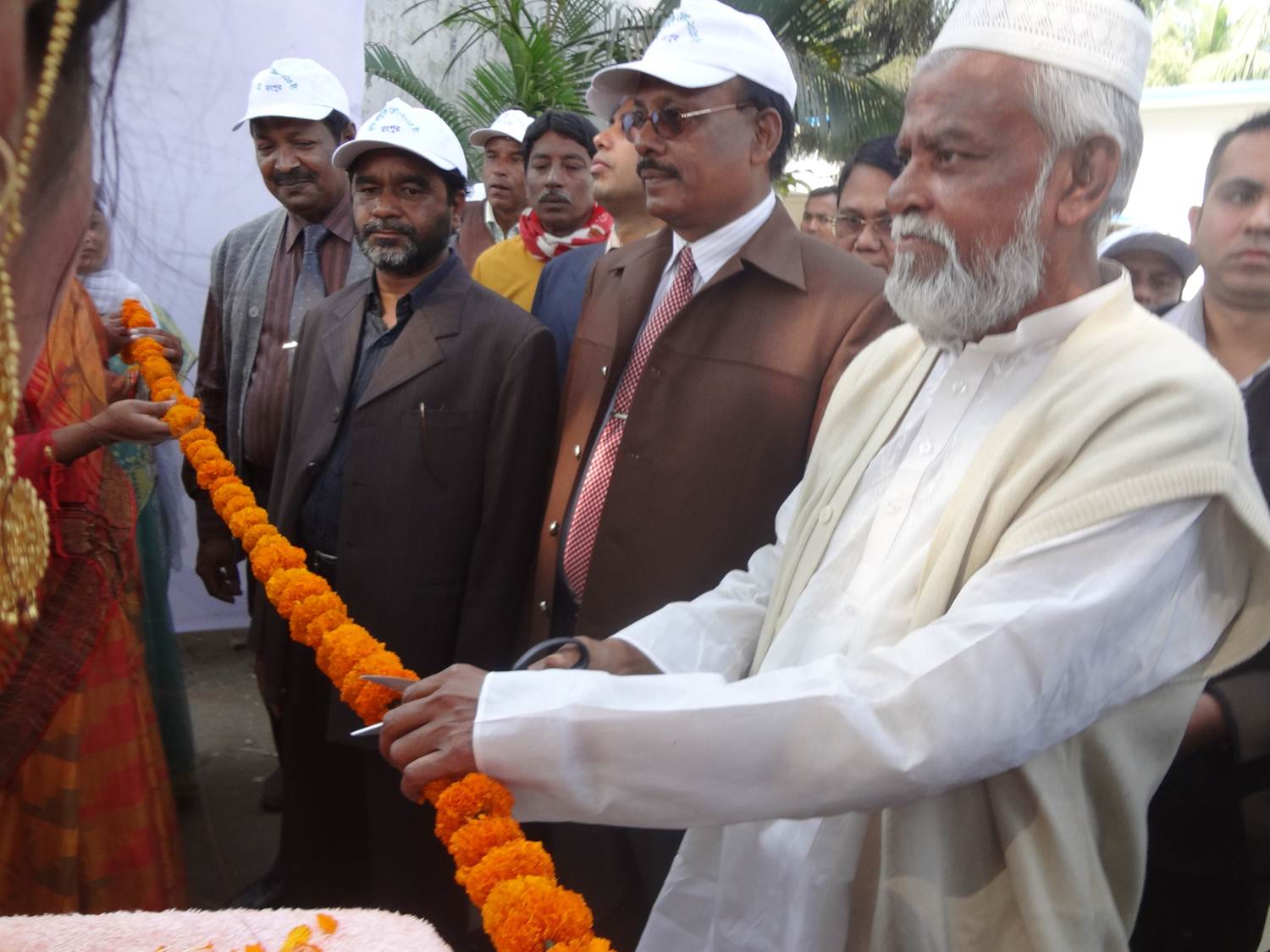 কৃষি প্রযুক্তি মেলা ২০১৩ উদ্বোধন করছেন জনাব শরফুদ্দিন আহমেদ ঝন্টু, মেয়র, রংপুর সিটি কর্পোরেশন