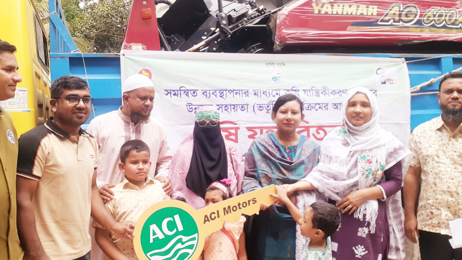 ভর্তুকি মূল্যে কৃষকের মাঝে যন্ত্রপাতি বিতরণ