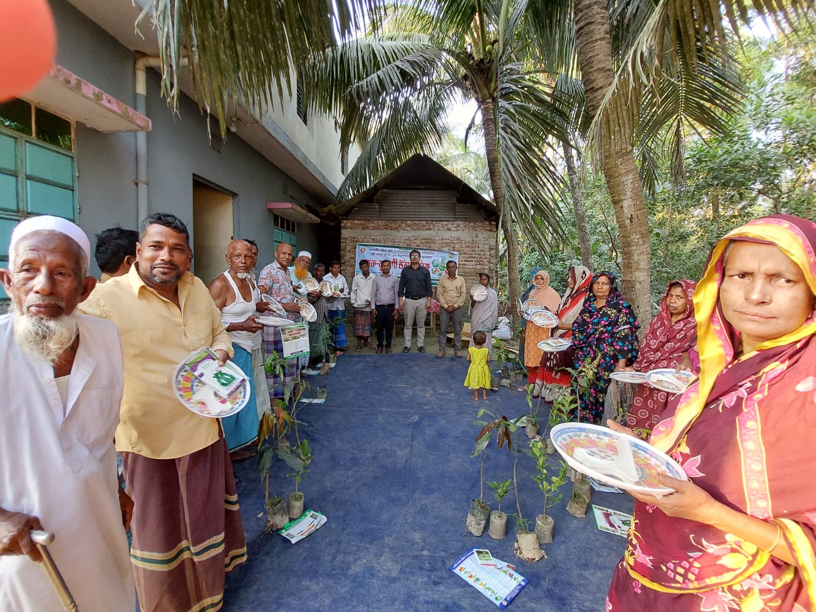 কৃষক-কৃষাণীর উঠান বৈঠক।