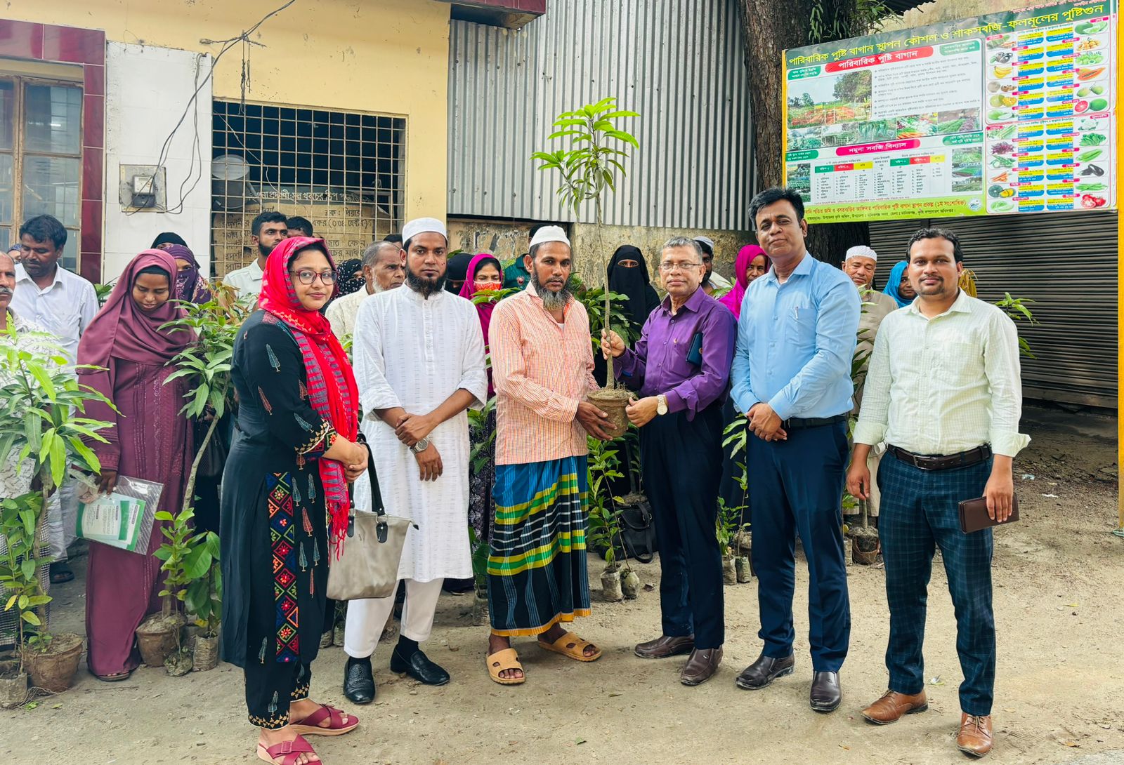 পারিবারিক পুষ্টি বাগান স্থাপন প্রকল্পের আওতায় ২ দিন ব্যাপী কৃষক/ কৃষানী প্রশিক্ষণ