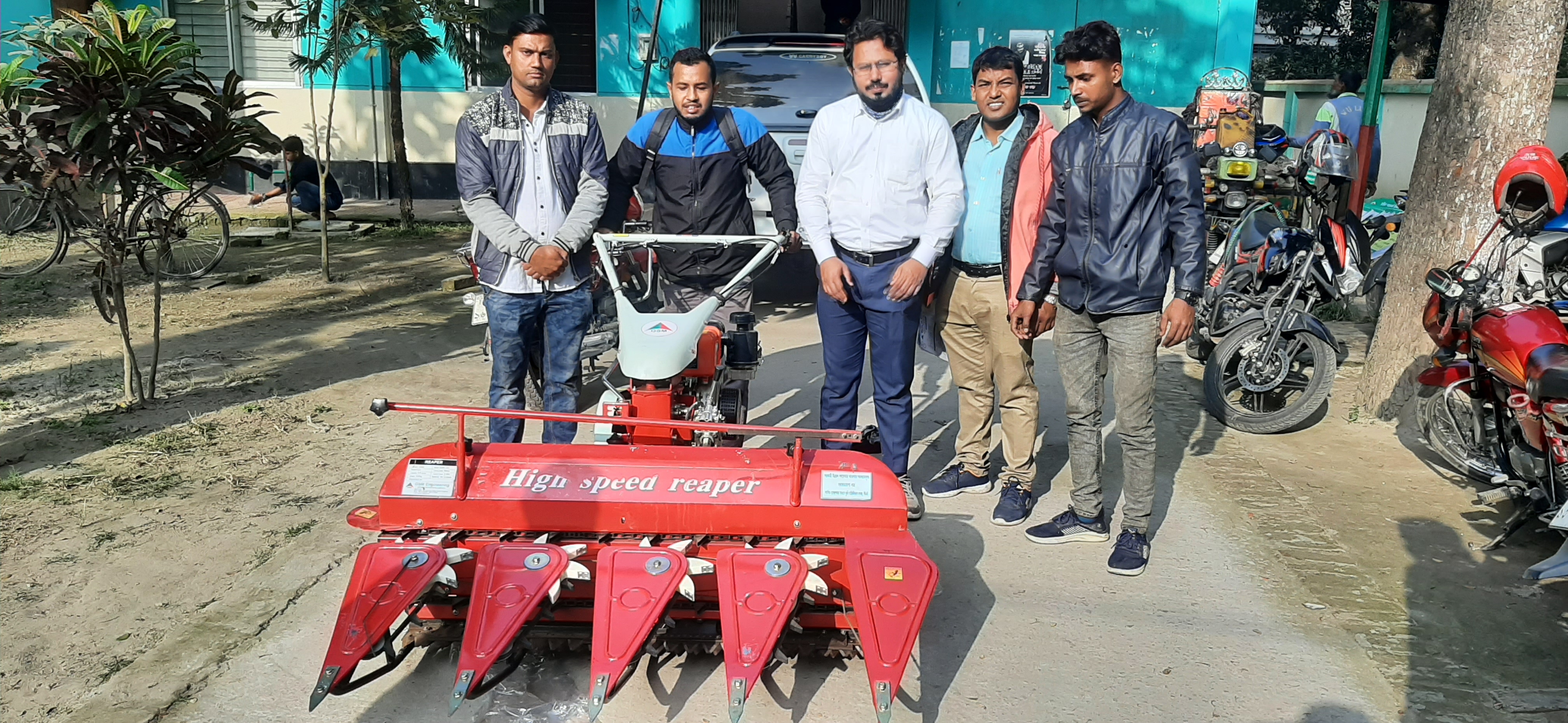 কৃষি যন্ত্রপাতি বিতরন