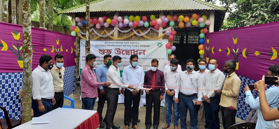 আলুর অহিমায়িত মডেল ঘর।