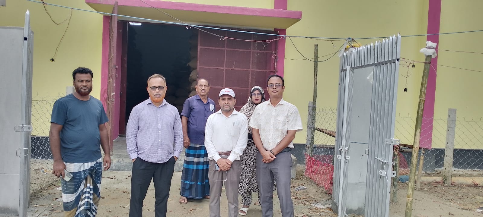 জনাব এন.এম.আলমগীর বাদশা,উপপরিচালক (উপসচিব) কর্তৃক ১৭-০৮-২০২৬ খ্রি. তারিখ দিনাজপুর জেলার পার্বতীপুর উপজেলায় হাবরা গুদামের মেরামত কার্যক্রম পরিদর্শন।