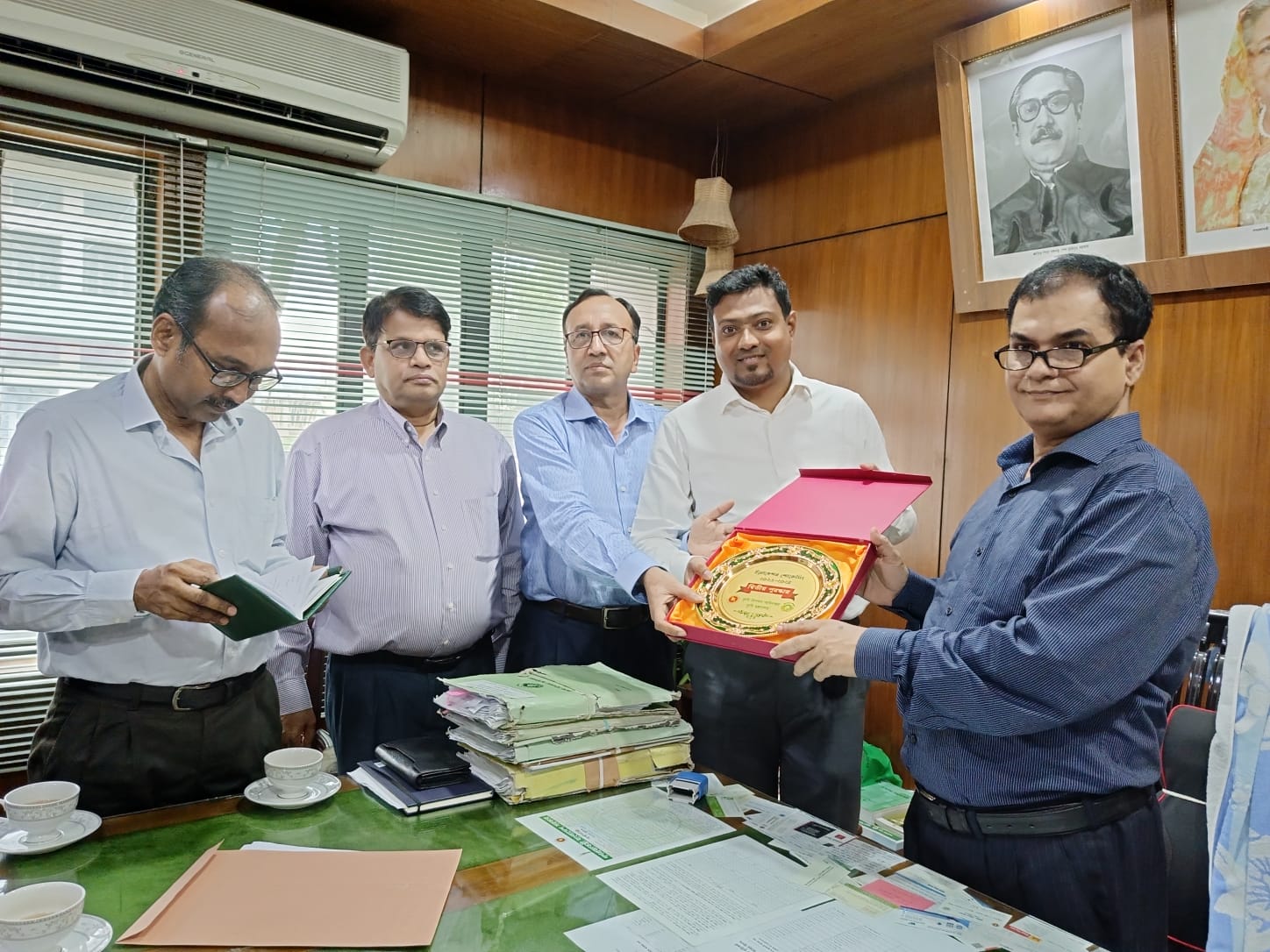 শোকেসিং প্রদর্শনী-২৪