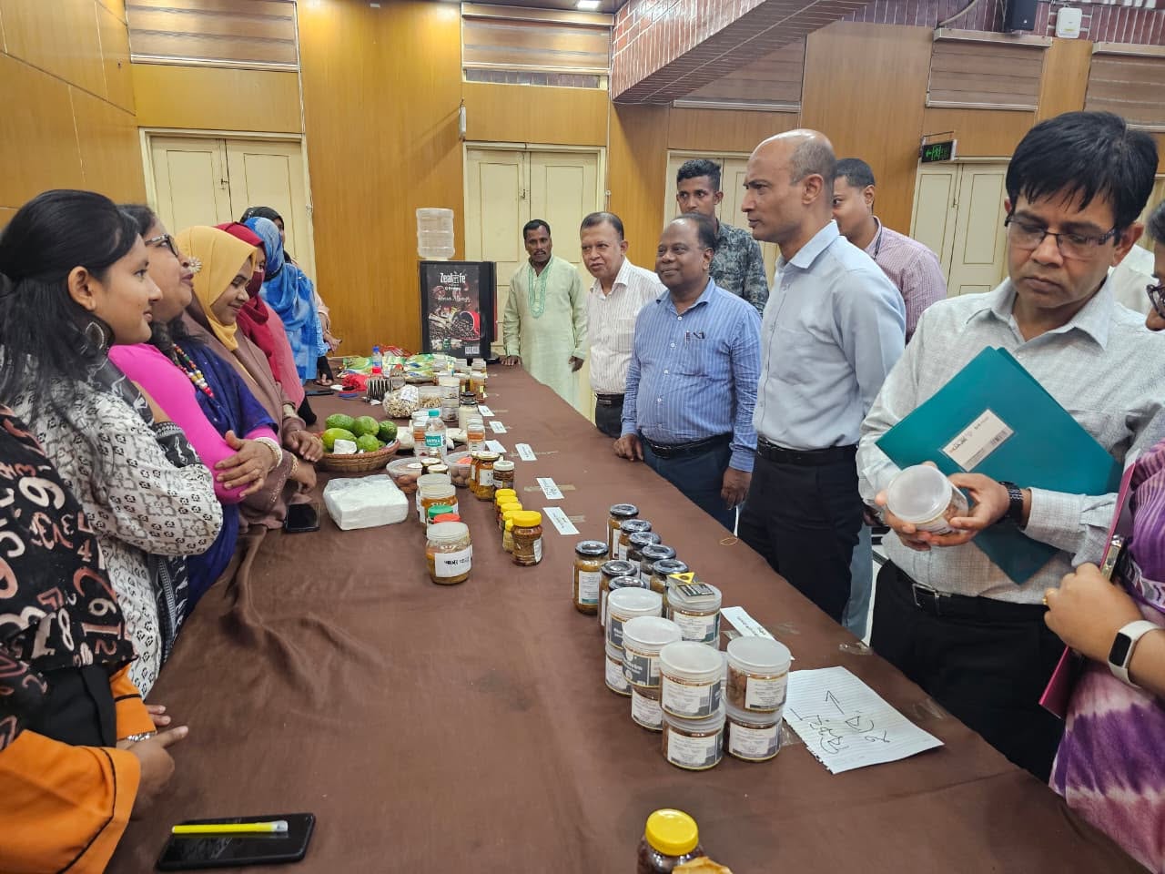 কৃষি তরুণ উদ্যোক্তাগণের স্টল পরিদর্শন