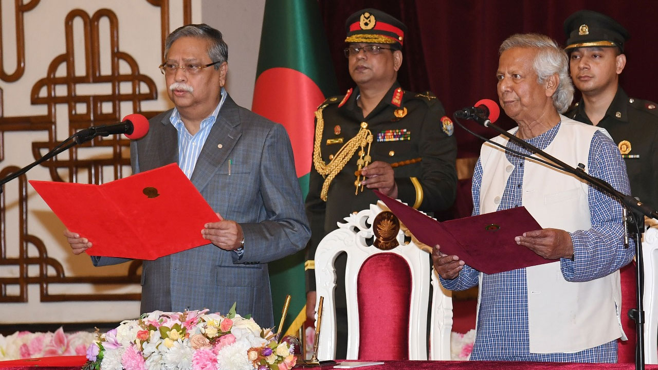 নতুন সরকার প্রধান হিসেবে নোবেল বিজয়ী অর্থনীতিবিদ ড: মুহাম্মদ ইউনুসের দায়িত্ব গ্রহন