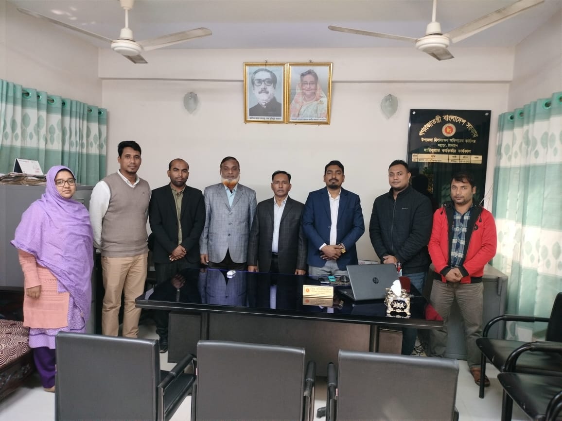 অফিস প্রধান এবং সহকর্মীবৃন্দ