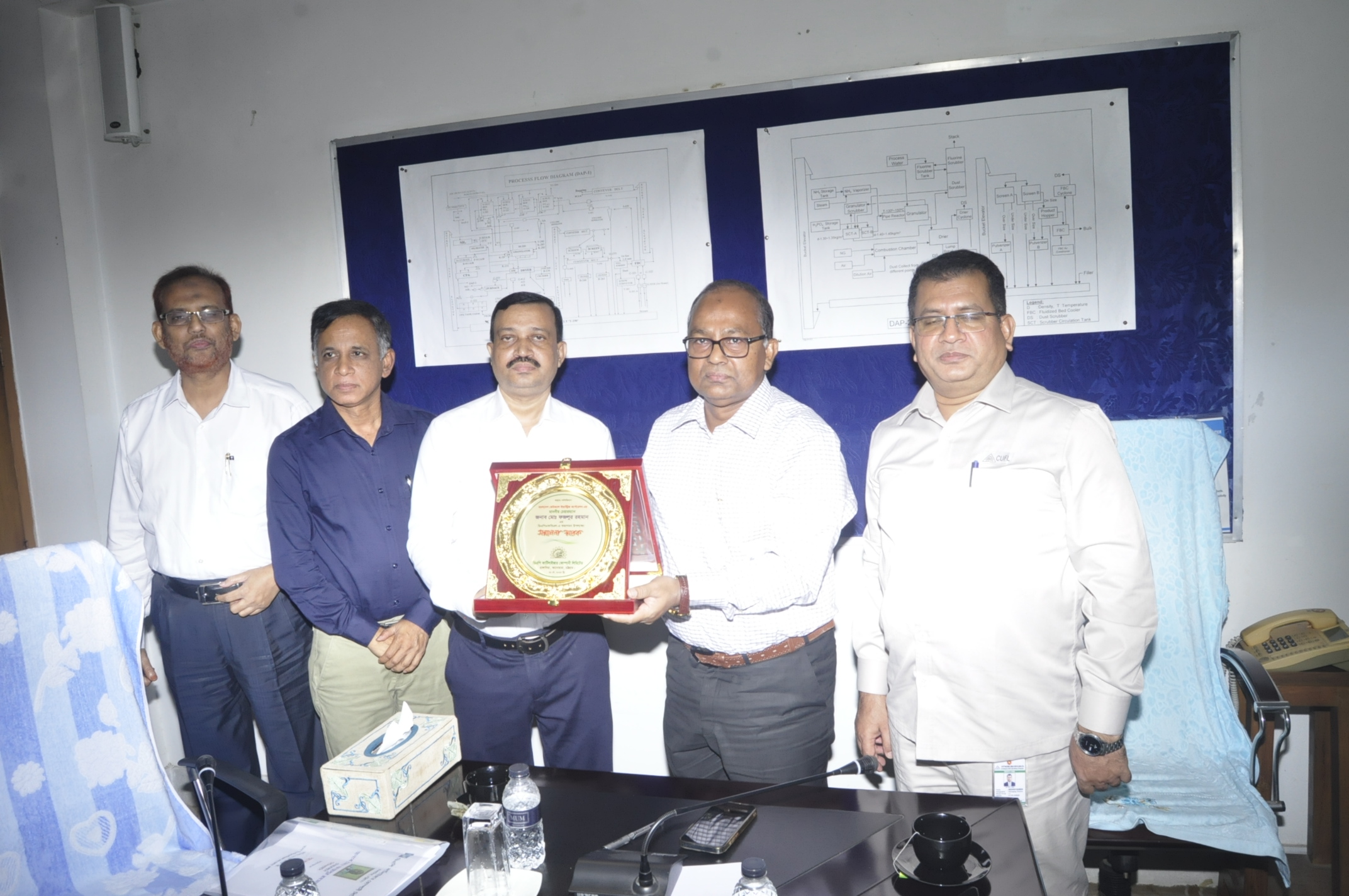 বিসিআইসির সম্মানিত চেয়ারম্যান জনাব মোঃ ফজলুর রহমান-এর ডিএপিএফসিএল-এ আগমন ও সম্মাননা ক্রেস্ট গ্রহণ