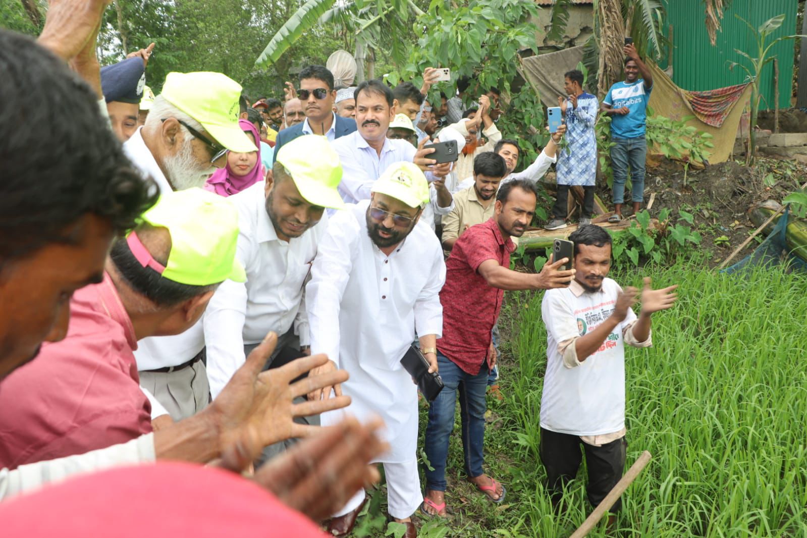 মাননীয় প্রতিমন্ত্রী মহোদয়ের খাল খনন উদ্বোধন