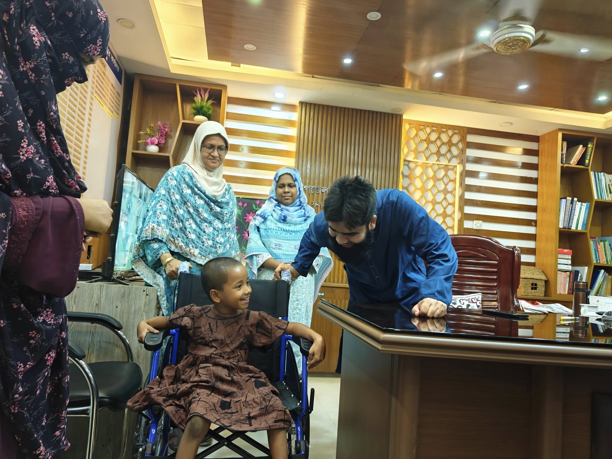 Special Education Needs and Disabilities (SEND)- এর কার্যক্রম বাস্তবায়নের আওতায় বিশেষ চাহিদাসম্পন্ন শিশুদের মাঝে এ্যাসিসটিভ ডিভাইস বিতরণ