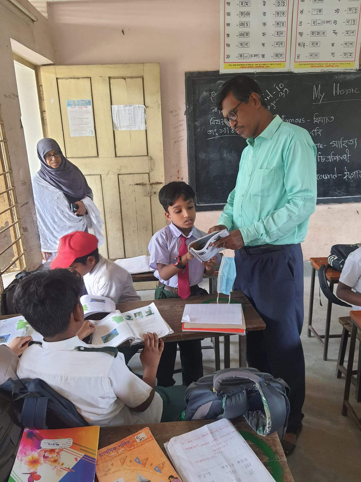 শ্রেণি কক্ষ পরিদর্শন