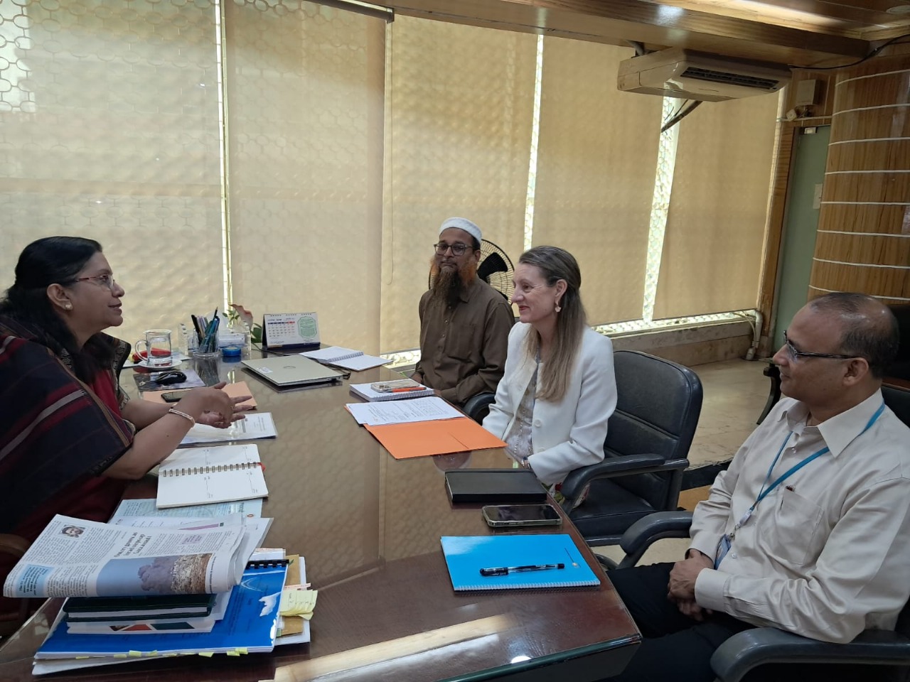 ইউএনএফপিএ বাংলাদেশের প্রতিনিধি ক্যাথরিন ব্রিন কামকং, ডঃ আশরাফি আহমেদ, এনডিসি, পরিবার পরিকল্পনা অধিদপ্তরের মহাপরিচালক মহোদয়ের সাথে সাক্ষাৎ