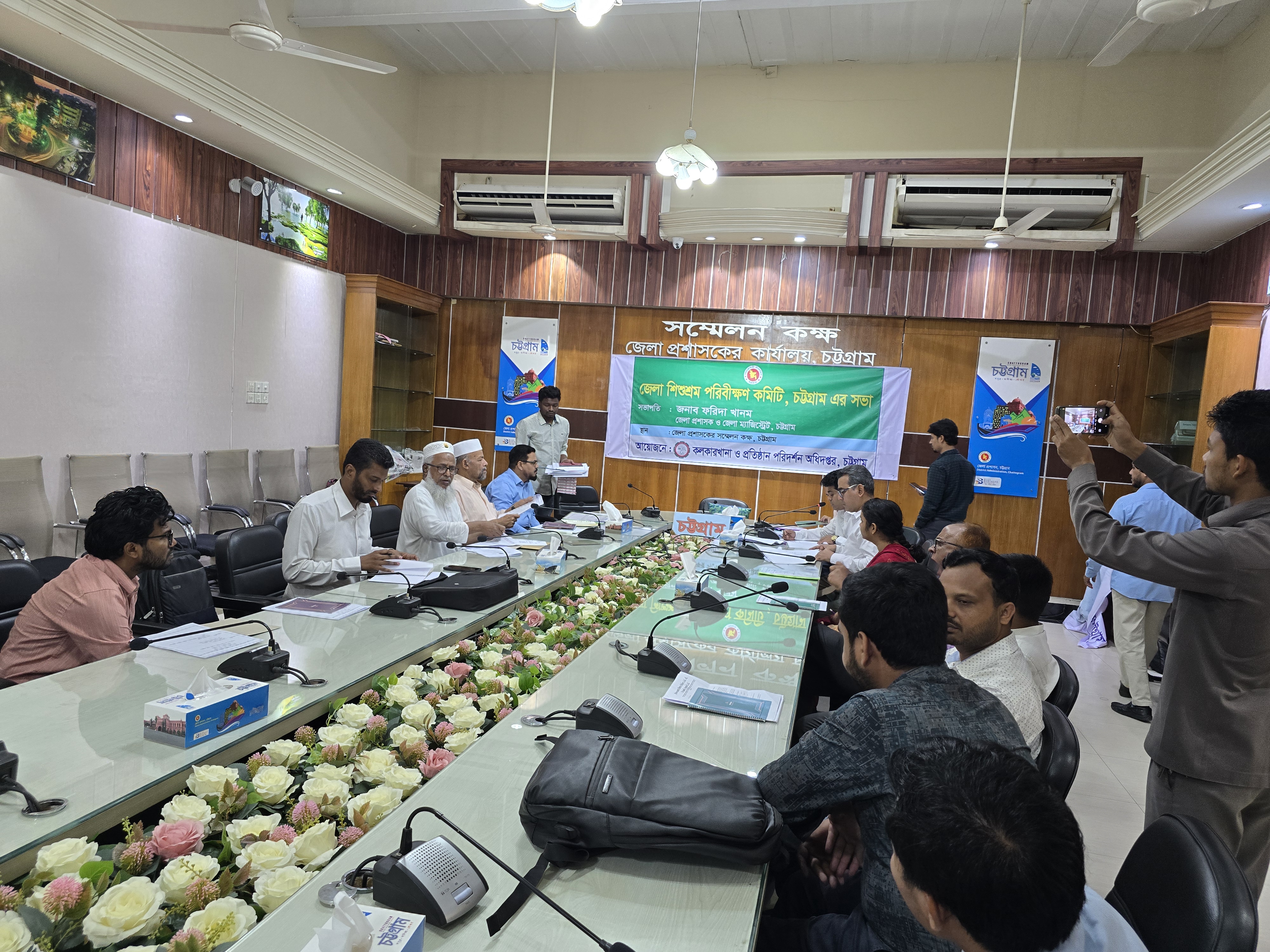 জেলা শিশুশ্রম পরিবীক্ষণ কমিটি, চট্টগ্রাম এর সভা অদ্য ১৮/০৩/২০২৫ খ্রি: তারিখে জেলা প্রশাসকের সম্মেলন কক্ষে অনুষ্ঠিত হয়।