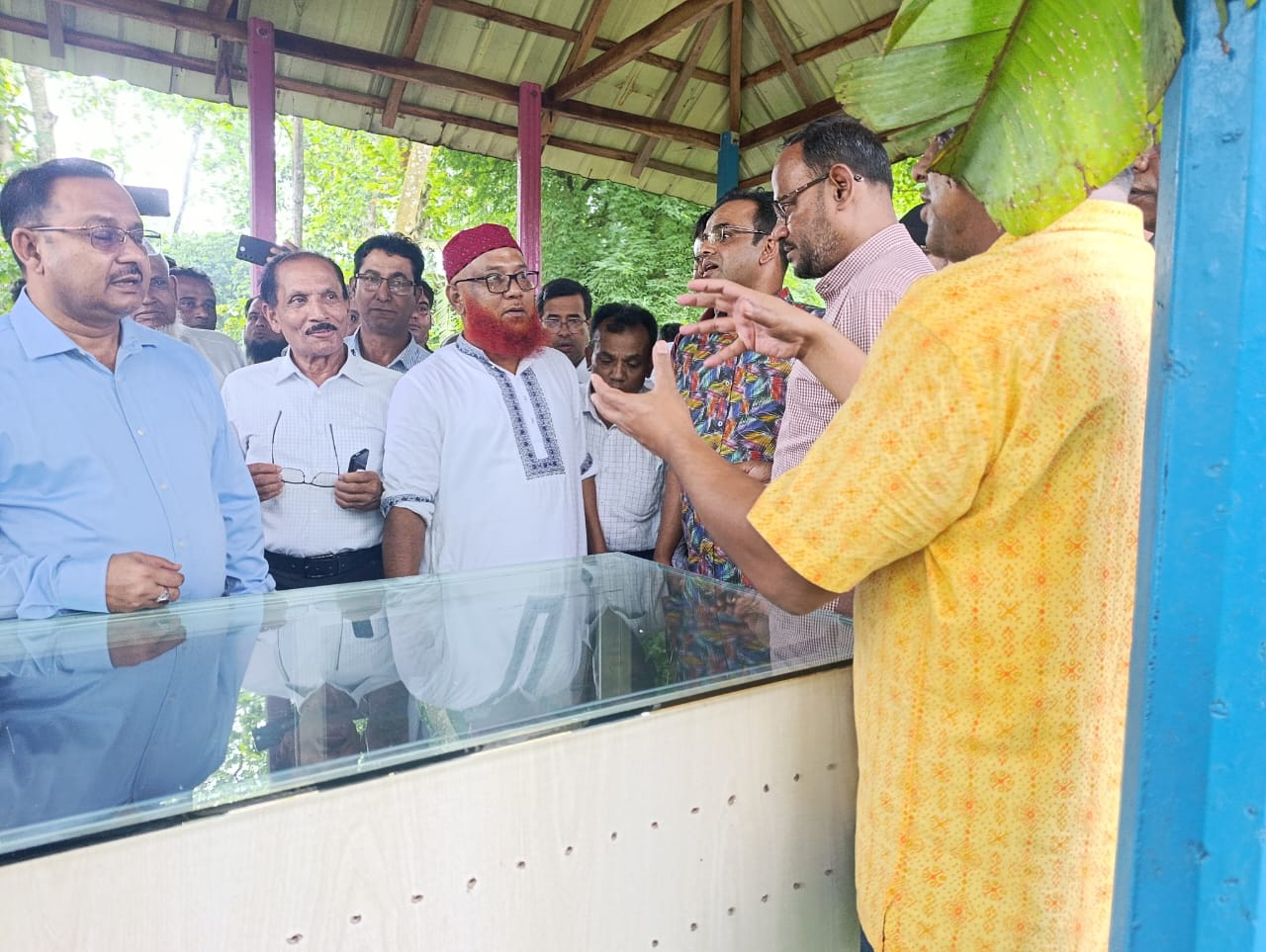 মাননীয় মৎস্য ও প্রাণিসম্পদ প্রতিমন্ত্রি সুলতান সালাউদ্দিন টুকু ভালুকা উপজেলায় কুমিরের খামার পরিদর্শনকালে