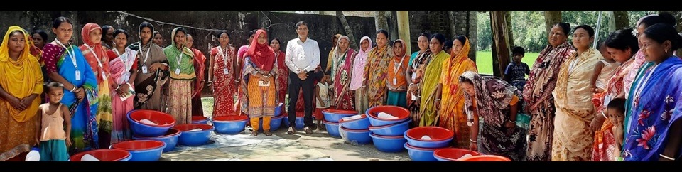 পিজি খামারিদের মাঝে মালামাল বিতরণ