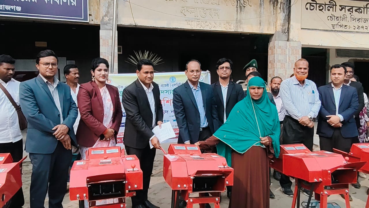 ঘাস কাটা মেশিন বিতরণ