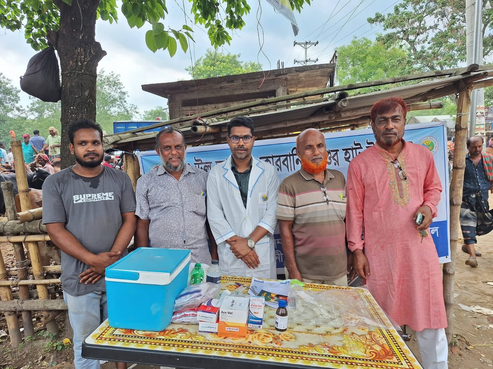 কোরবানির পশু হাটের মেডিকেল টিম