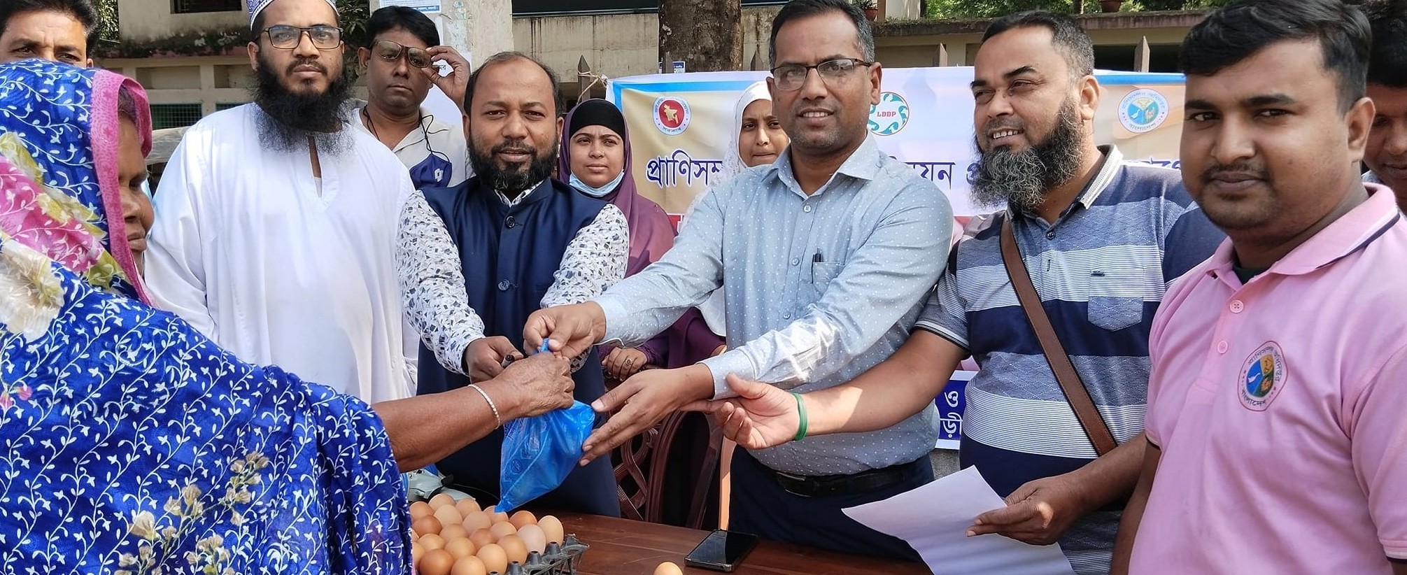 সাশ্রয়ী মূল্যে ডিম বিক্রি