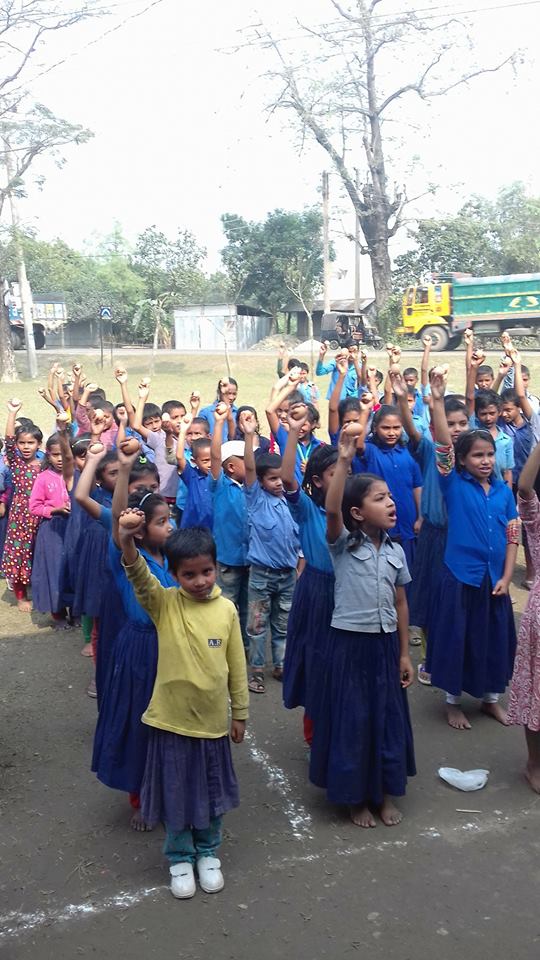 প্রাথমিক বিদ্যালয় স্কুল ফিডিং