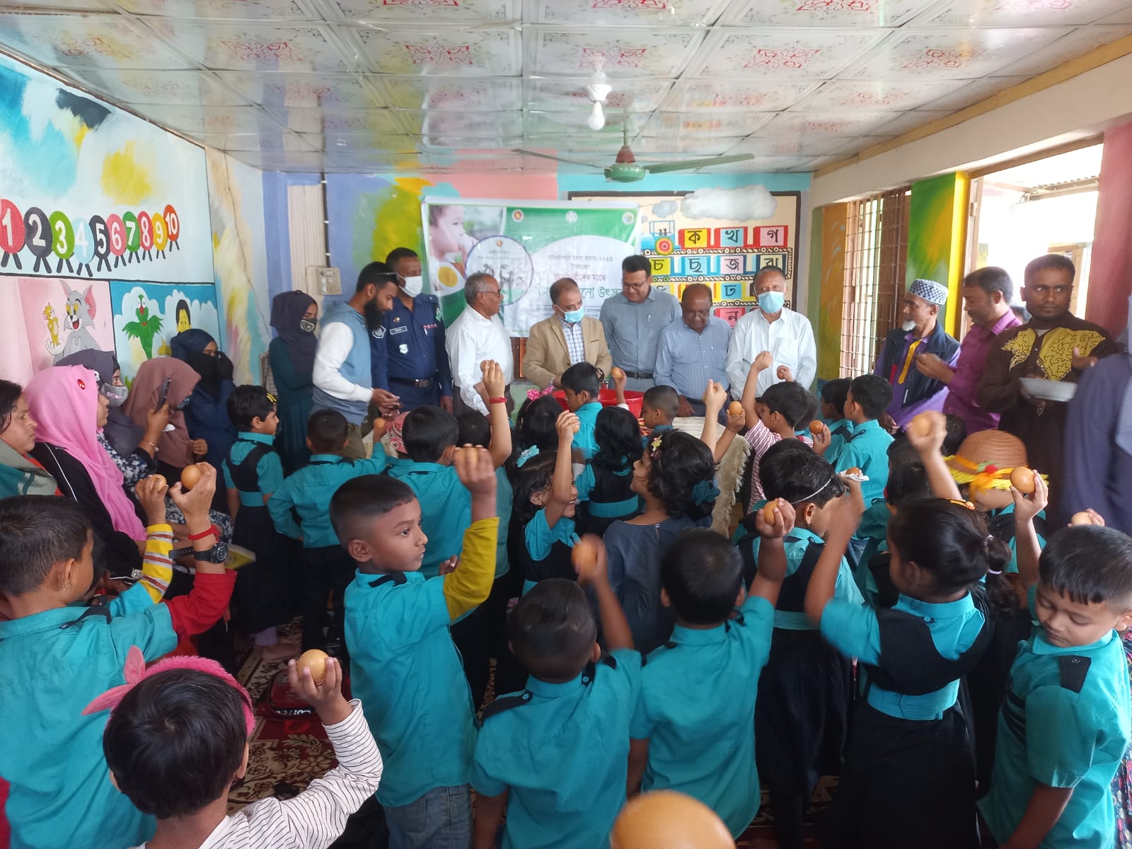 প্রাণিসম্পদ সেবাসপ্তাহ-২০২৩, ফ্রি মেডিকেল ক্যাম্প, ভ্যাক্সিনেশন ক্যাম্প, ছাত্র ছাত্রীদের ডিম খাওয়ানো