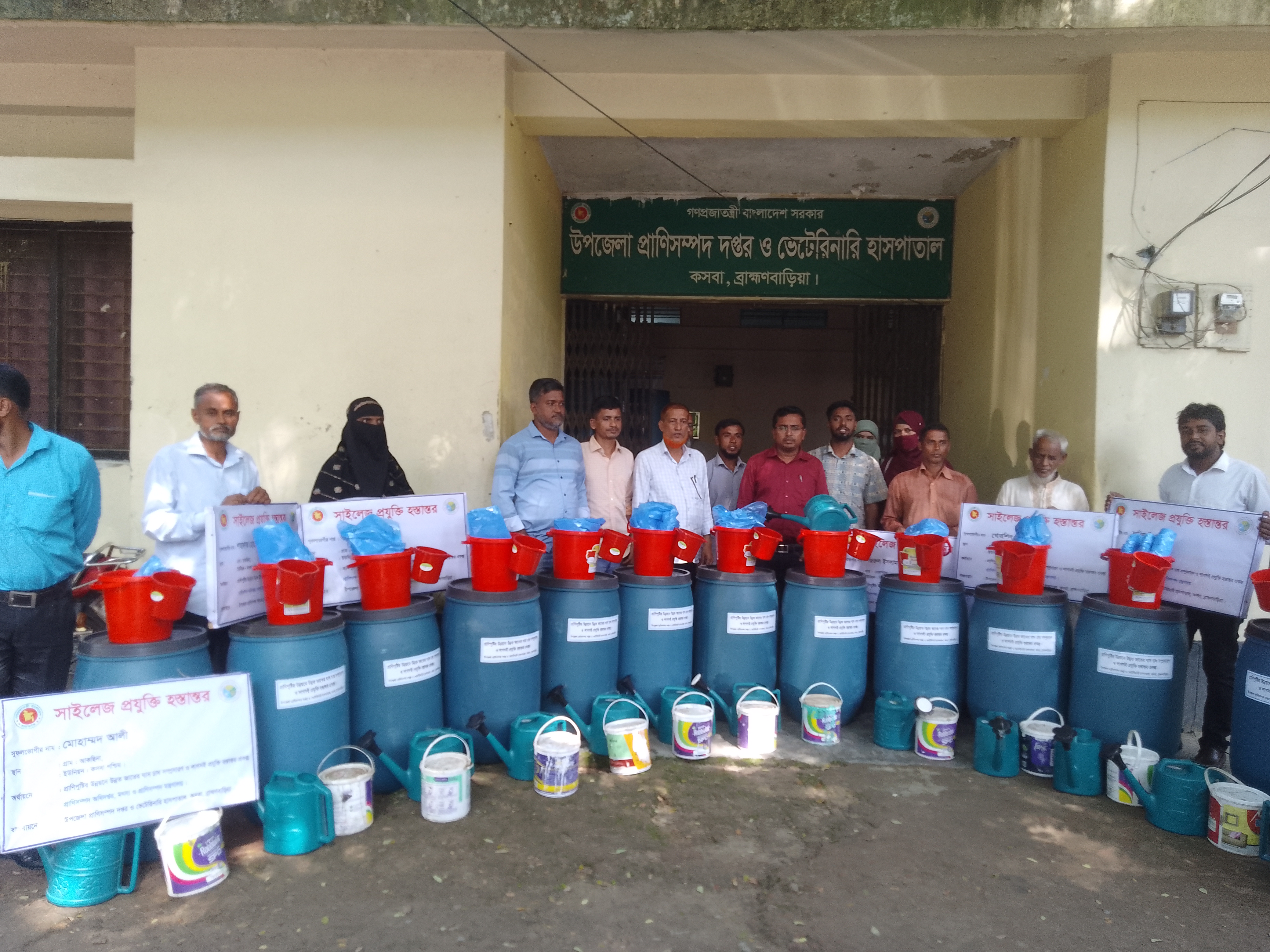 খামারীদের মাঝে সাইলেজ প্রযুক্তি হস্তান্তর