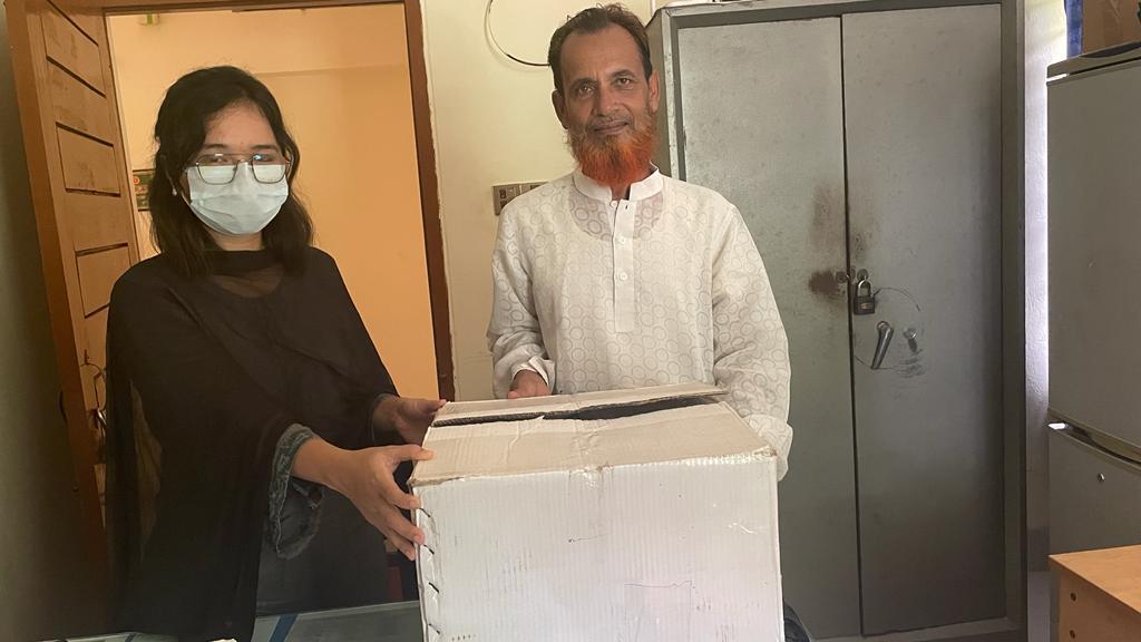 খামারীদের মাঝে (Cream Seperator Machine) বিতরণ।