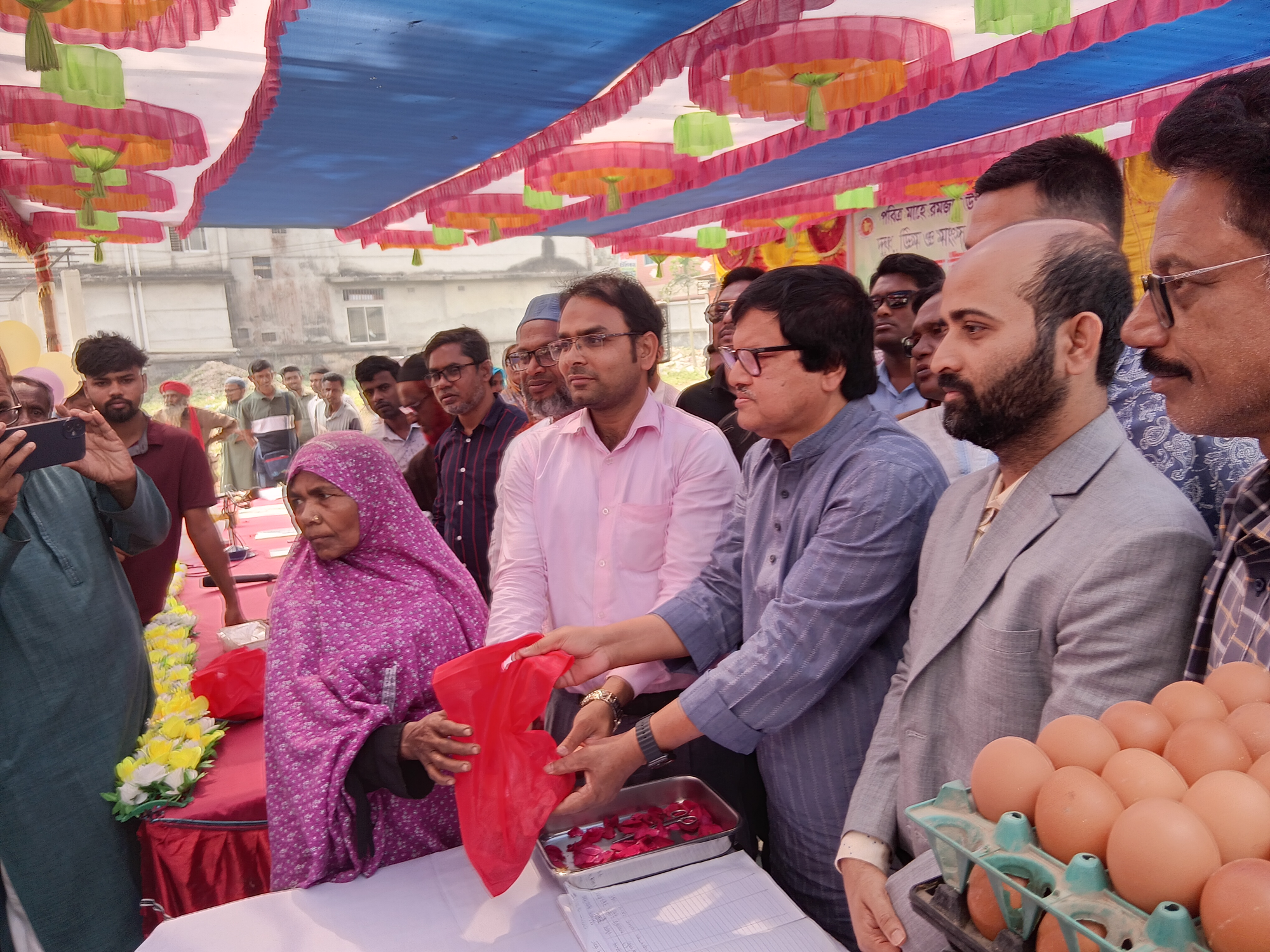 সুলভ মূল্যে সাধারণ মানুষের মাঝে দুধ, ডিম ও মাংস বিক্রির ভ্রাম্যমান কর্মসূচি
