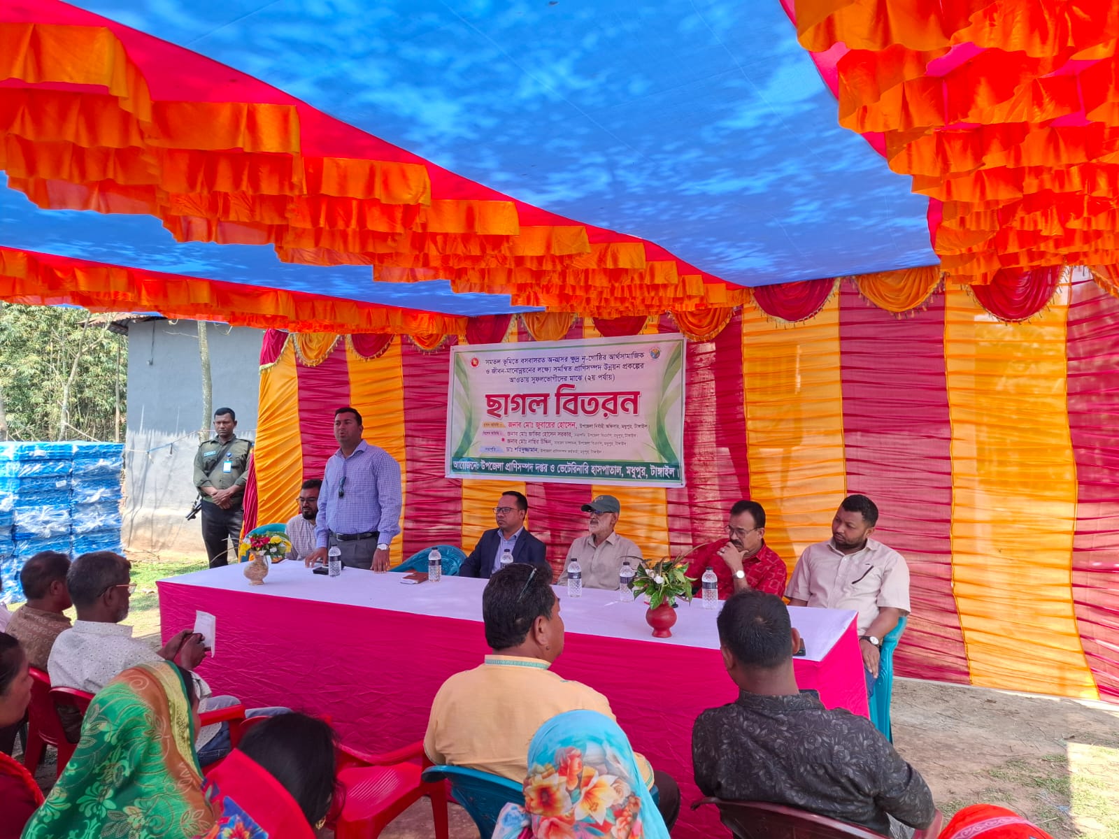 সমতল ভুমিতে বসবাসরত অনগ্রসর ক্ষুদ্র নৃ-গোষ্ঠির প্রাণিসম্পদ উন্নয়ন প্রকল্প এর আওতায় সুফল ভোগীদের ছাগল বিতরণ