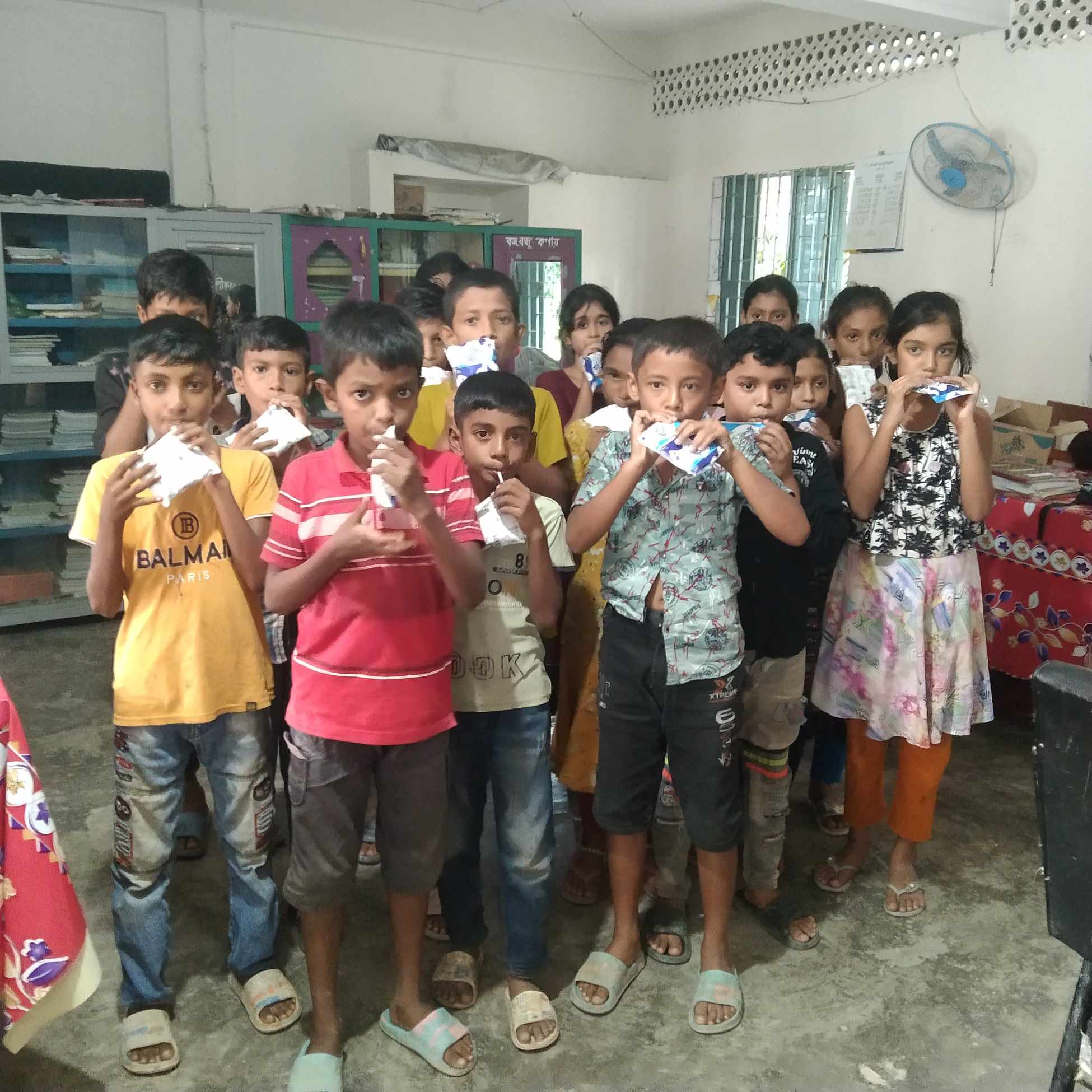 স্কুল মিল্ক ফিডিং কার্যক্রম