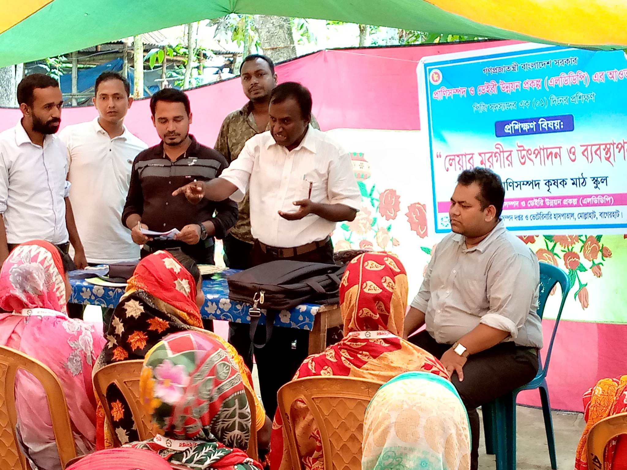 লেয়ার মুরগীর উৎপাদন ব্যবস্থাপনা বিষয়ক প্রশিক্ষণ
