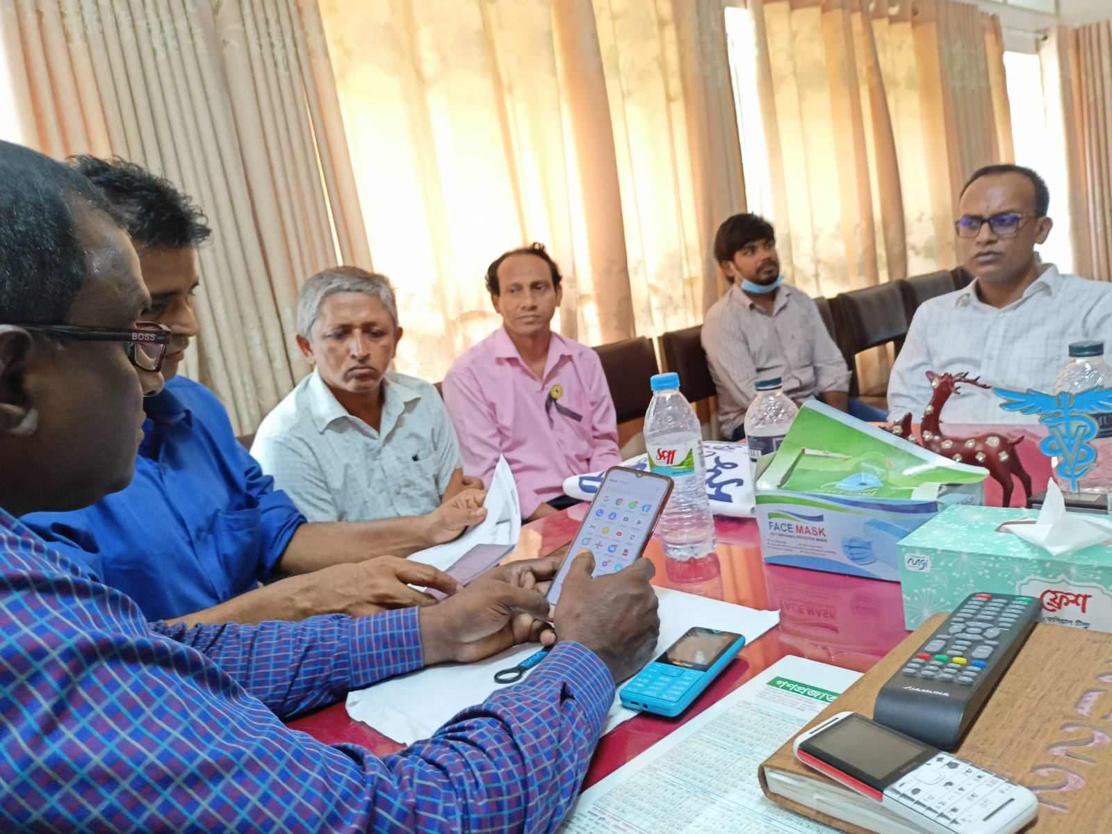 প্রধানমন্ত্রীর ব্যানারের ছবি ও জেলা প্রাণিসম্পদ দপ্তরের ছবি দেওয়া আছে।