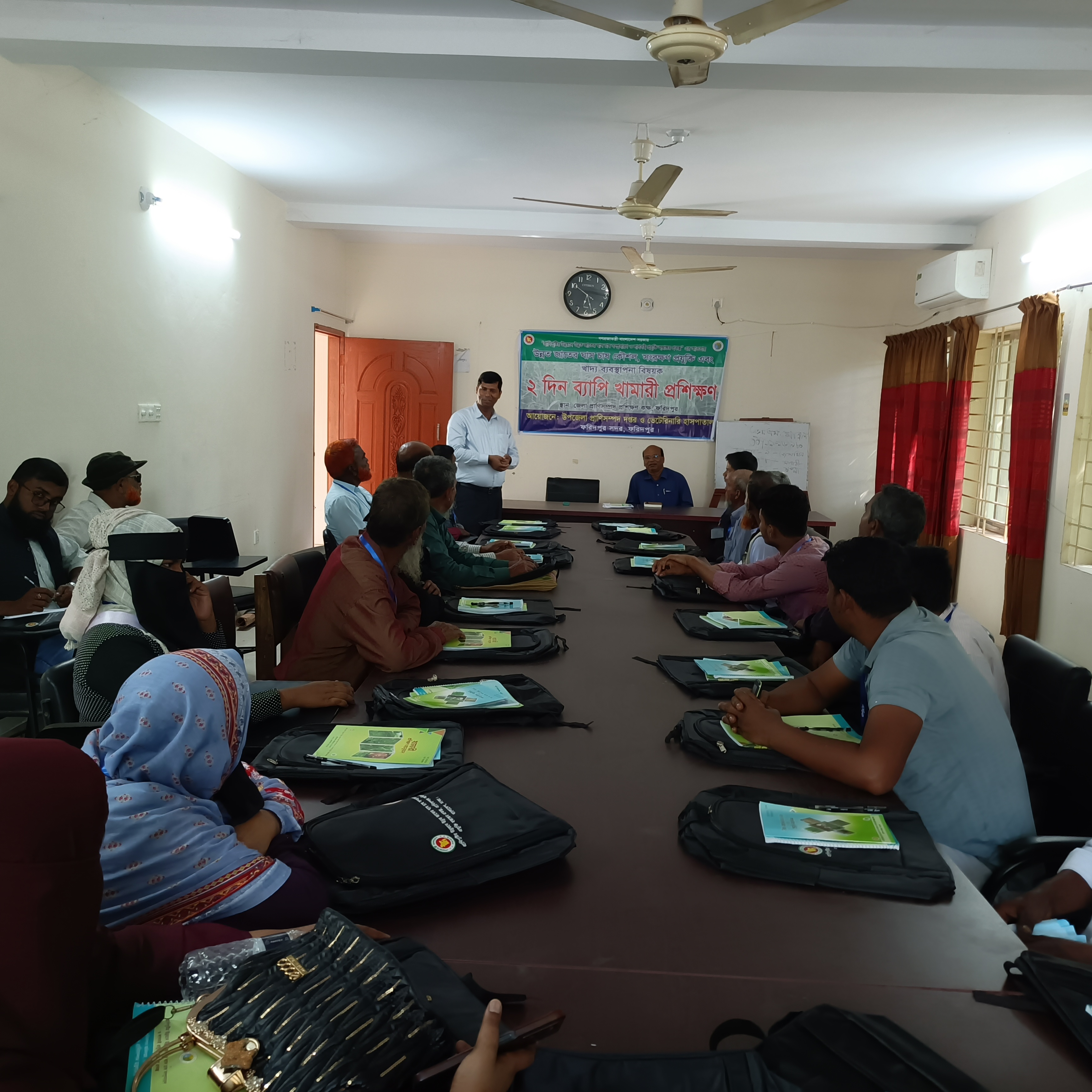 প্রাণিপুষ্টির উন্নয়নে উন্নত জাতের ঘাস চাষ সম্প্রসারণ ও লাগসই প্রযুক্তি হস্তান্তর প্রক্লপ।