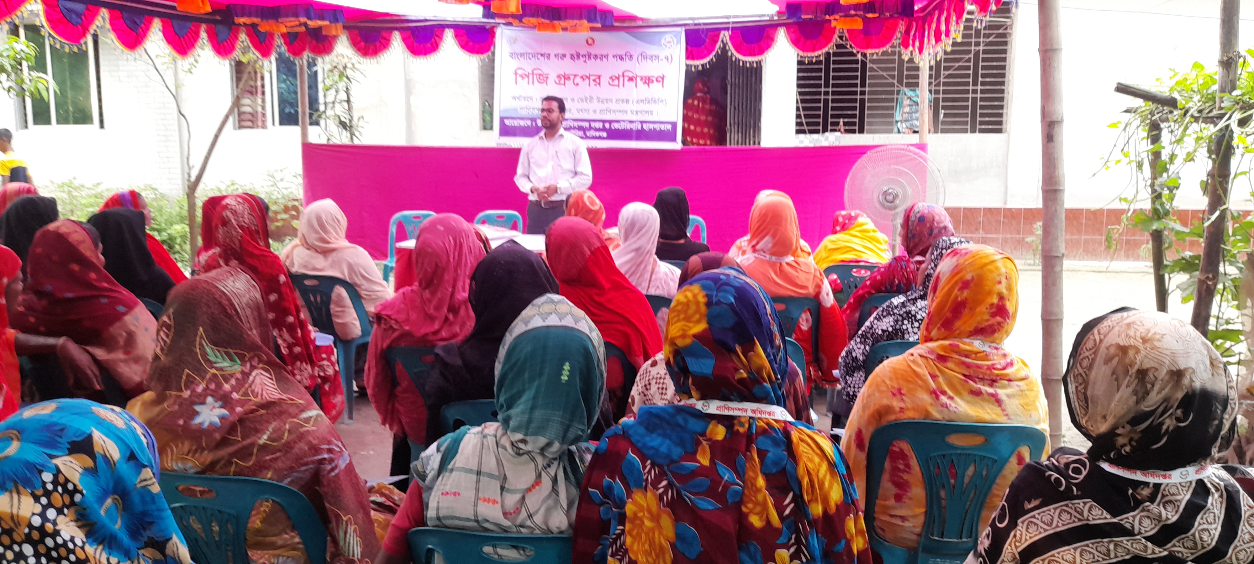 এলডিডিপি প্রকল্পের আওতায় চলমান খামারি প্রশিক্ষণ