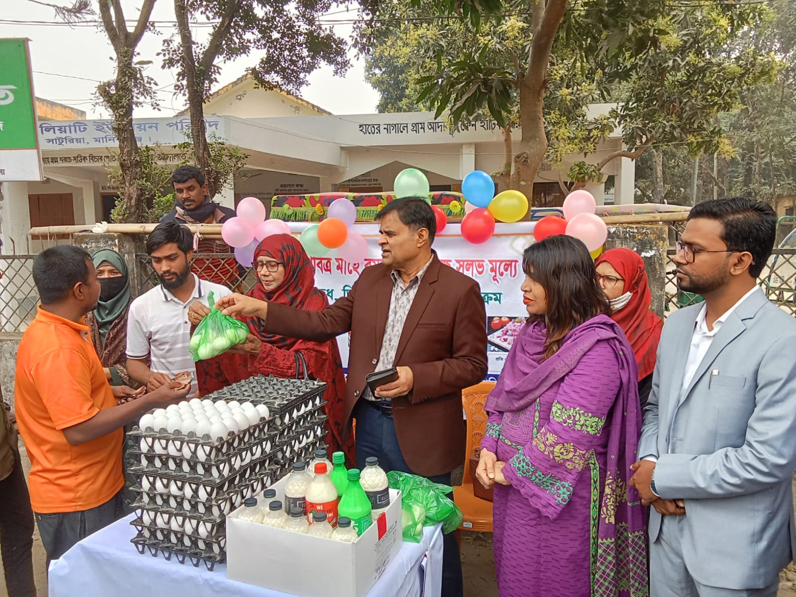 পবিত্র মাহে রমজান উপলক্ষে সুলভ মূল্যে দুধ, ডিম ও মাংস বিক্রয় কার্যক্রম