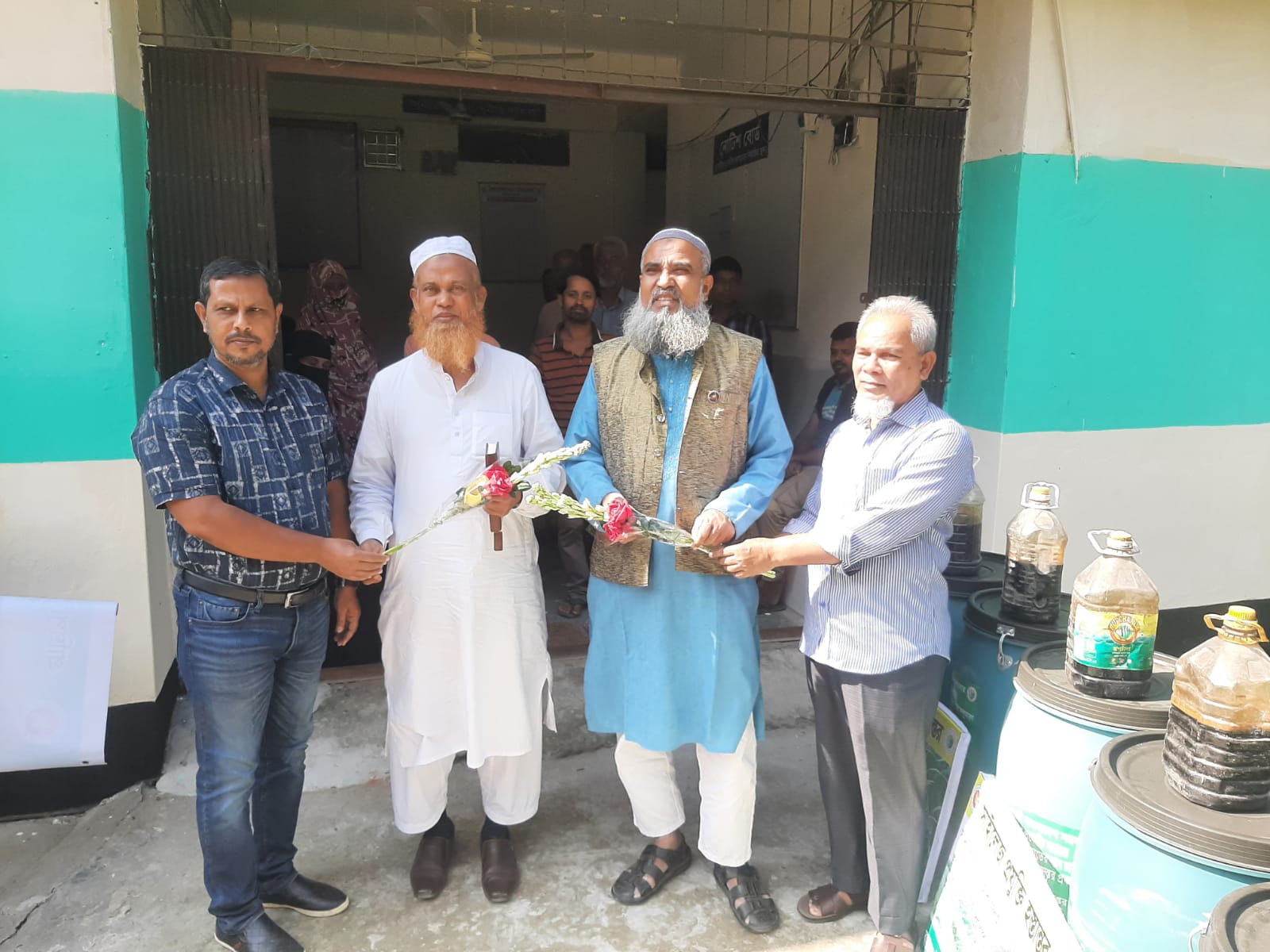 ‌জেলা প্রা‌ণিসম্পদ কর্মকর্তা মহোদয় এর শিবপুর অ‌ফিস প‌রিদর্শন