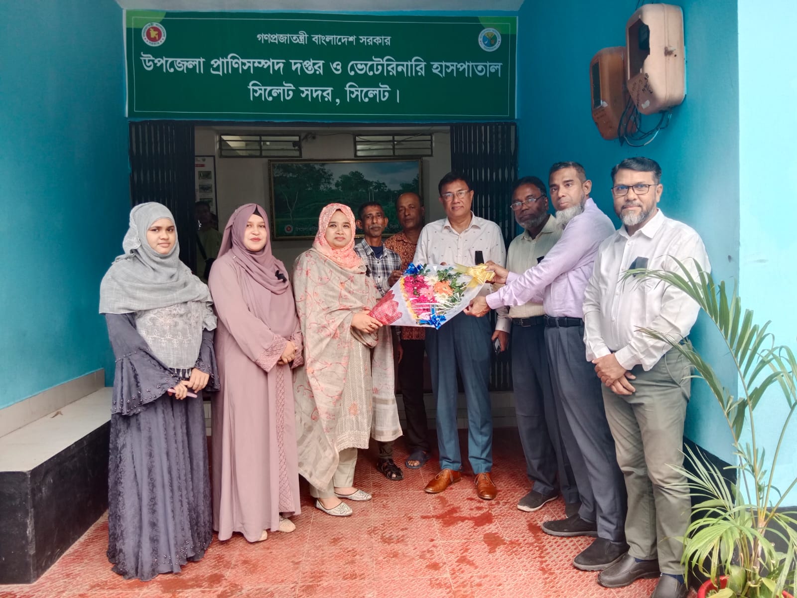 ক্ষুদ্র নৃ-গোষ্ঠীর উন্নয়ন প্রকল্পের সুফলভোগীদের মাঝে মুরগির ঘর বিতরণ অনুষ্ঠানে প্রধান অতিথি হিসেবে উপস্থিত ছিলেন জেলা প্রাণিসম্পদ কর্মকর্তা জনাব মোঃ মিজানুর রহমান মিয়া স্যার, বিশেষ অতিথি ছিলেন ডিটিও ডা. মো. আলমগীর কবির, ভিও ডা. মো. আহসান হাবীব এবং সভাপতি