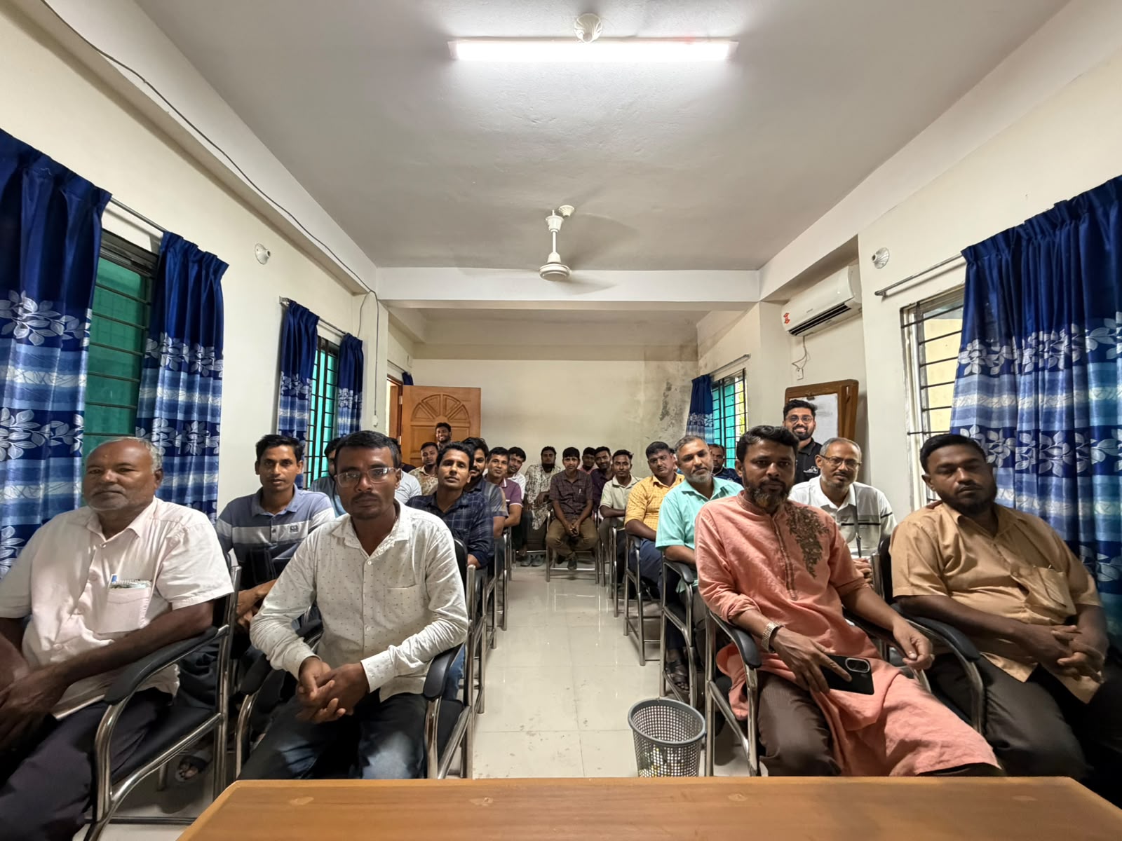 সরকারি ও বেসরকারি এআই টেকনিশিয়ানদের নিয়ে প্রথম মাসিক সভা উজিরপুর প্রাণিসম্পদ অফিসে অনুষ্ঠিত হয়। এসময় কৃত্রিম প্রজনন নীতিমালা অনুসারে এআই কার্যক্রম পরিচালনার জন্য সকলকে নির্দেশনা দেয়া হয়। তারিখঃ ২০/০৭/২০২৬ খ্রিঃ