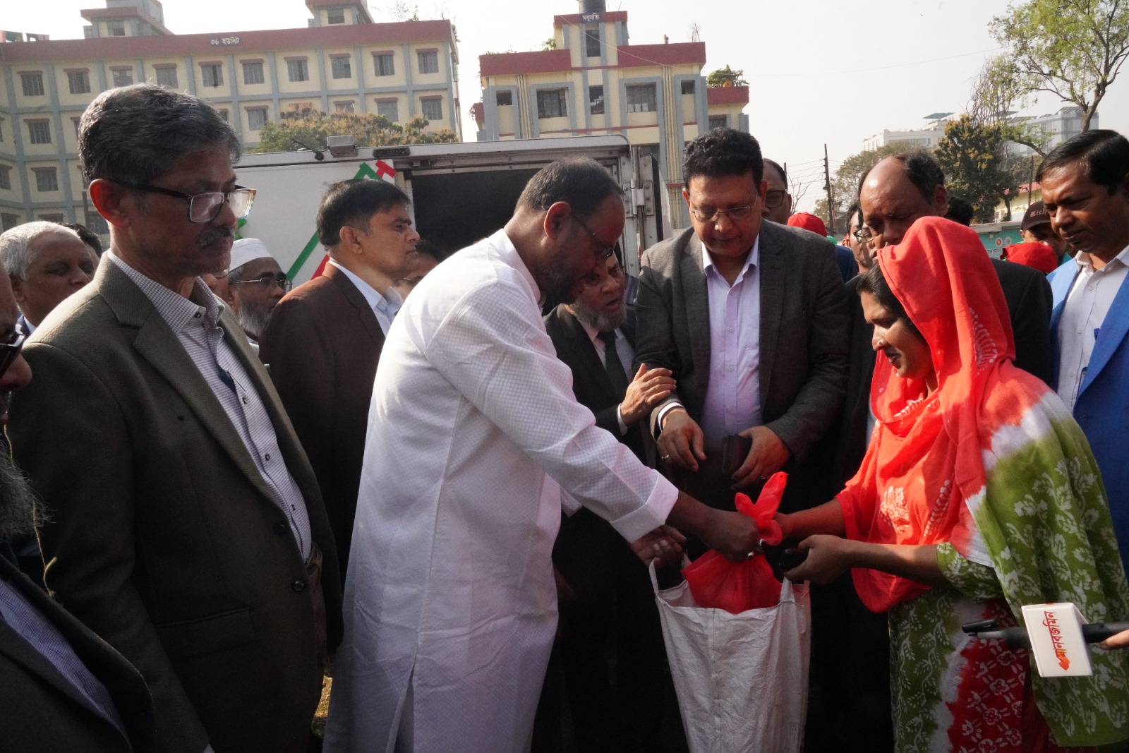 পবিত্র রমজান মাসে সুলভ মূল্যে দুধ, মাংস ও ডিম বিক্রয় উদ্বোধন