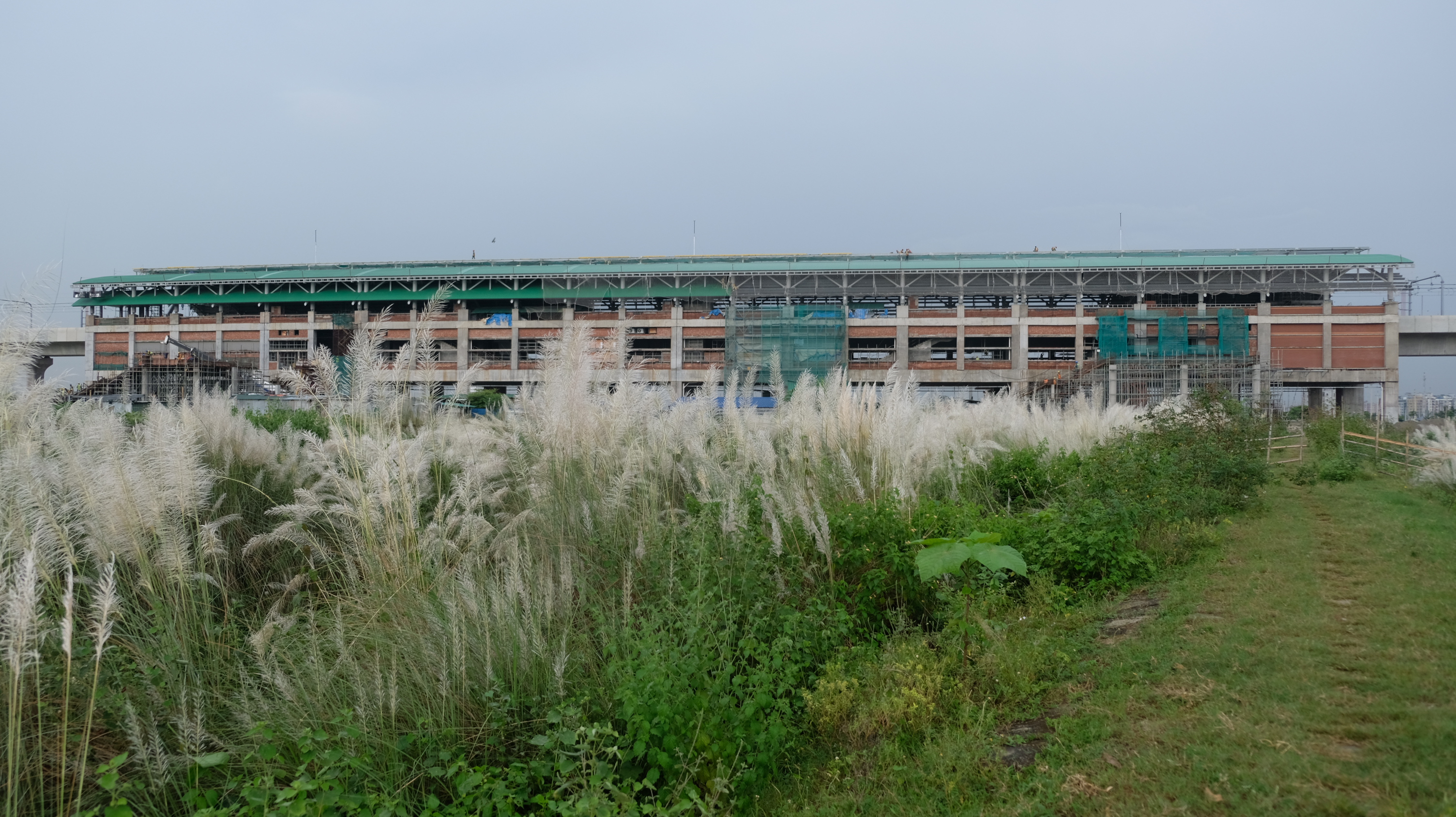 নির্মাণাধীন উত্তরা দক্ষিণ মেট্রোরেল স্টেশন