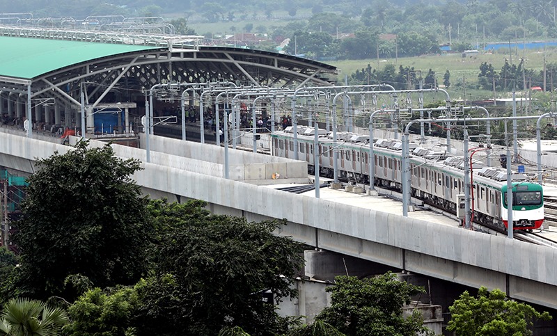 ২৯ আগস্ট ২০২১ তারিখ ভায়াডাক্টের উপর মেইন লাইনে প্রথম মেট্রো ট্রেনের Performance Test এ মেট্রো স্টেশন ক্রস করার সময়