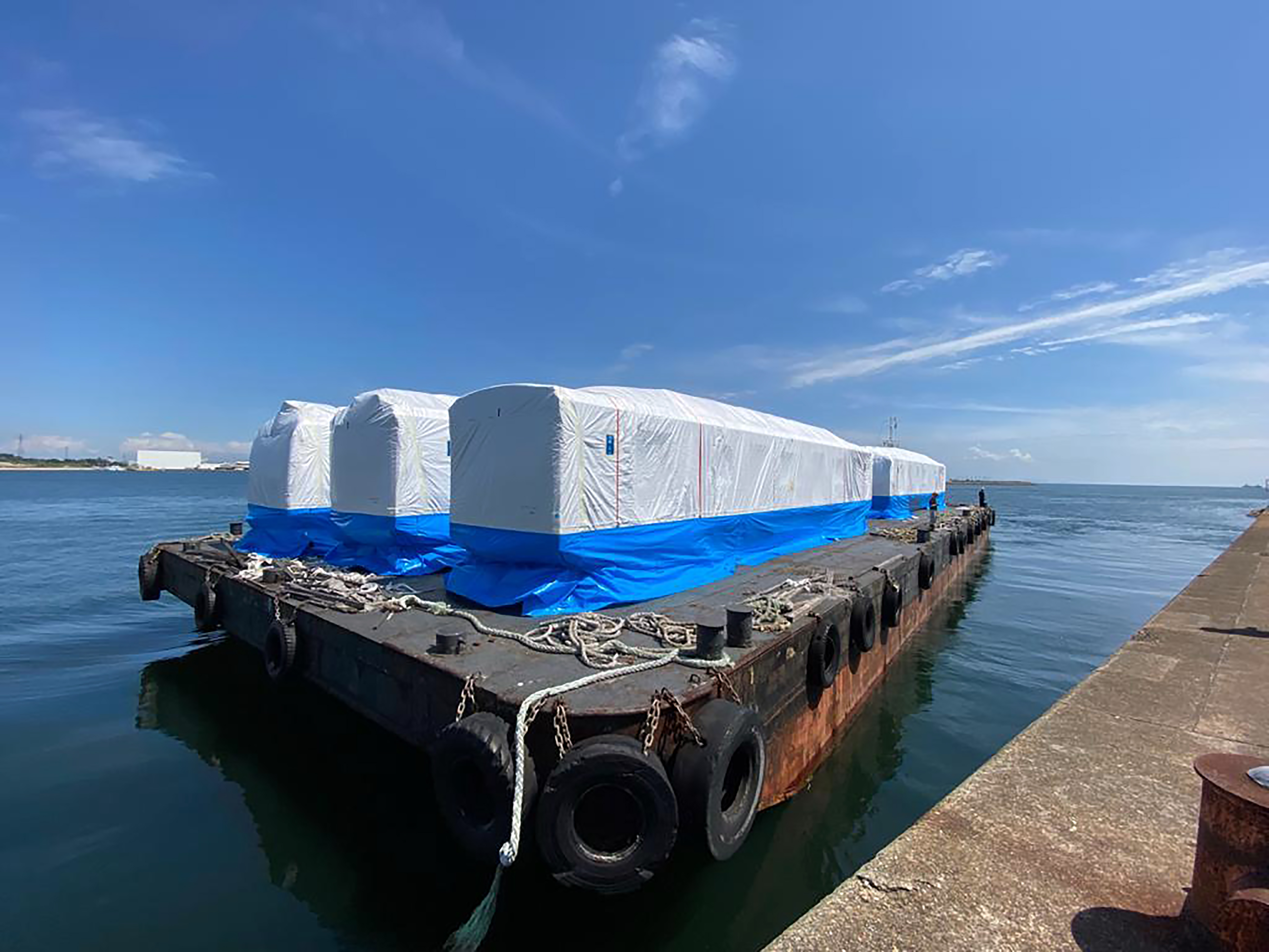 মেট্রো ট্রেন কোচের ১৮ জুন ২০২১ তারিখে সমুদ্রপথে প রিবহন ছবি