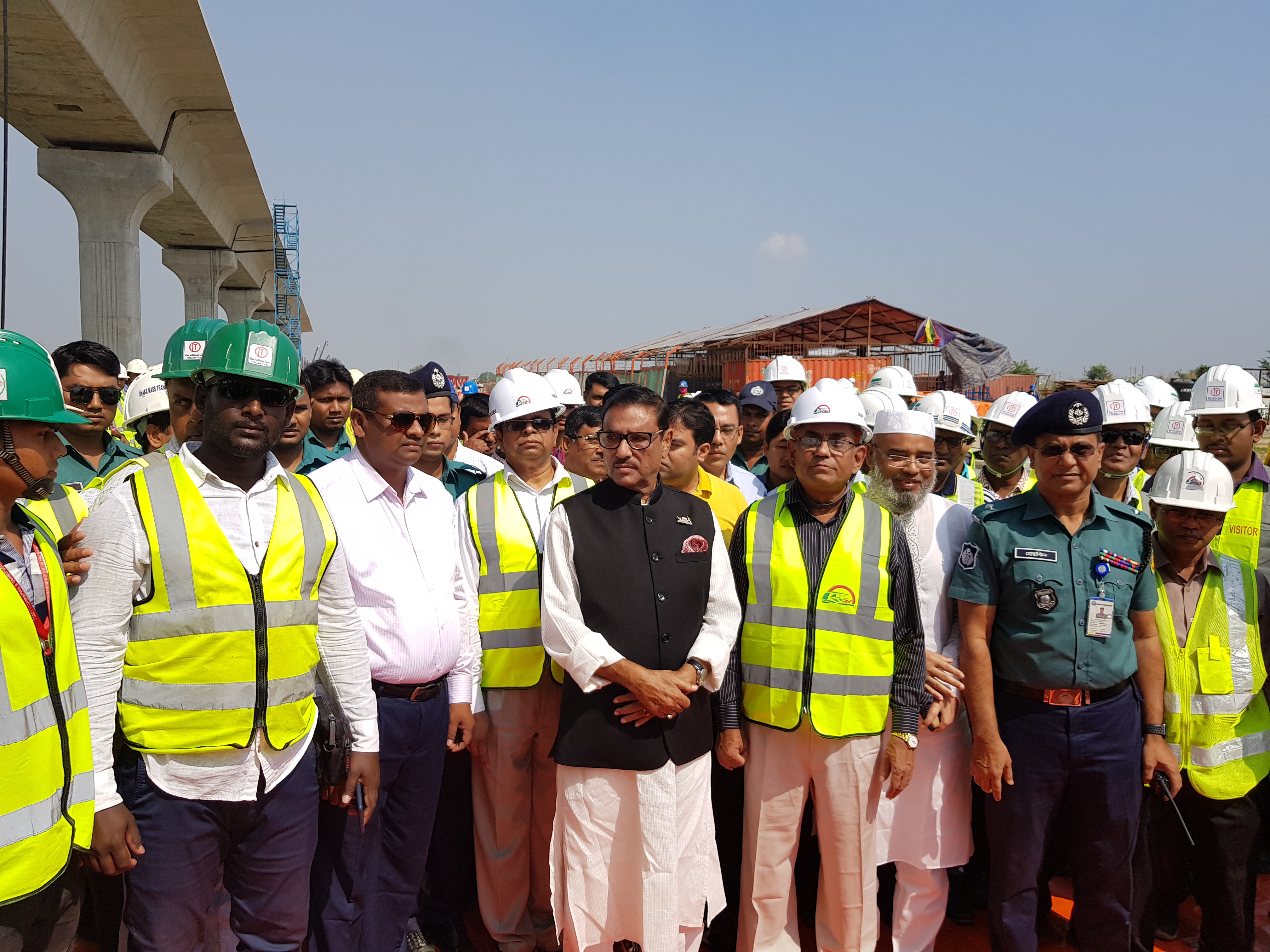 গত ২৬ অক্টোবর ২০১৮ তারিখ মাননীয় মন্ত্রী, সড়ক পরিবহন ও সেতু মন্ত্রণালয় মেট্রোরেলের ভায়াডাক্ট erection কাজের অগ্রগতি পরিদর্শন করছেন