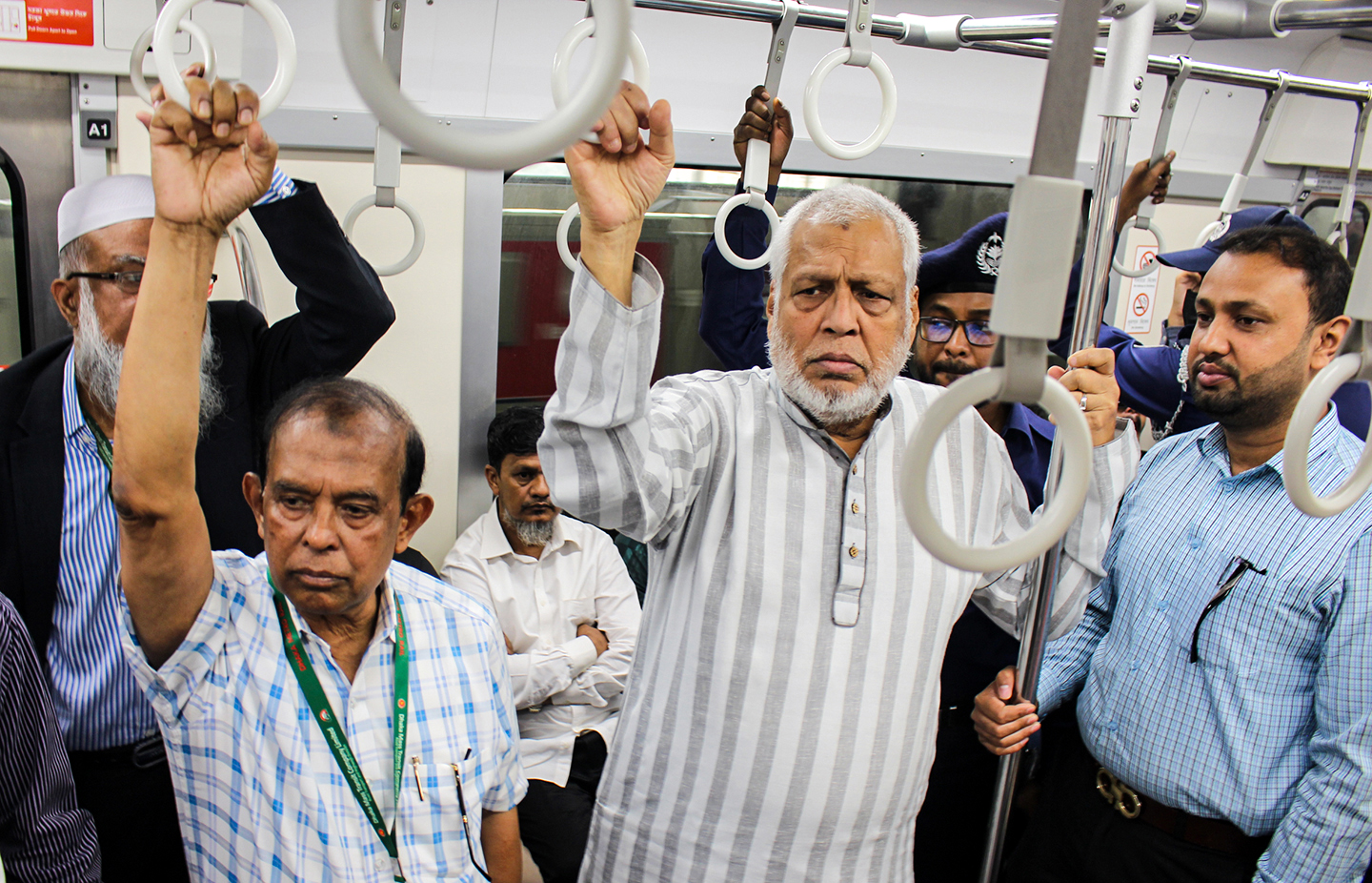 গত ২২ ফেব্রুয়ারী ২০২৫ তারিখে সড়ক পরিবহন ও সেতু মন্ত্রণালয়ের মাননীয় উপদেষ্টা জনাব মুহাম্মদ ফাওজুল কবির খান মেট্রোরেলে ভ্রমণ করেন
